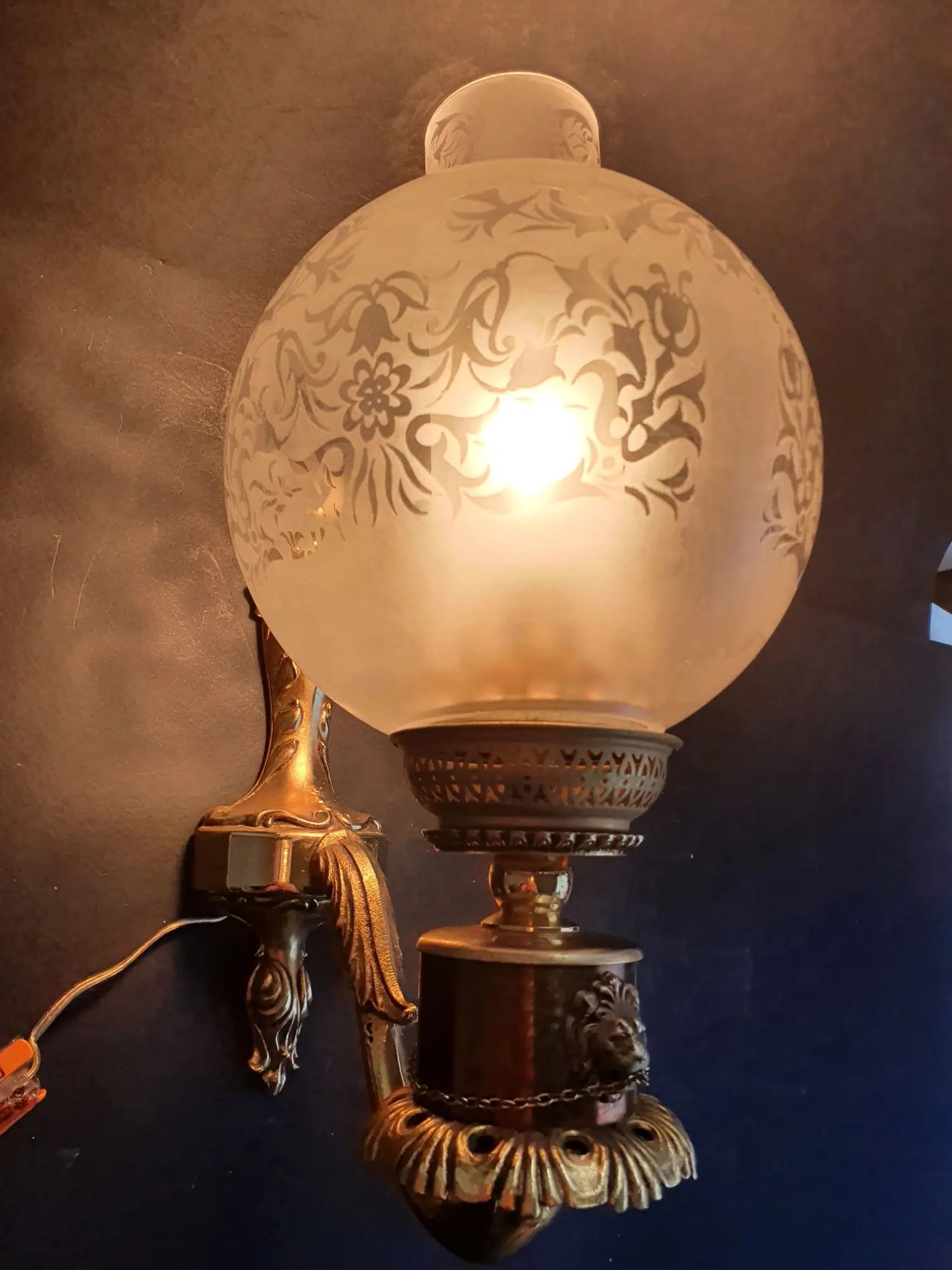 paire-appliques-murales-bronze-empire-napoleonIII-anciennes-tete-lion-allumee-2