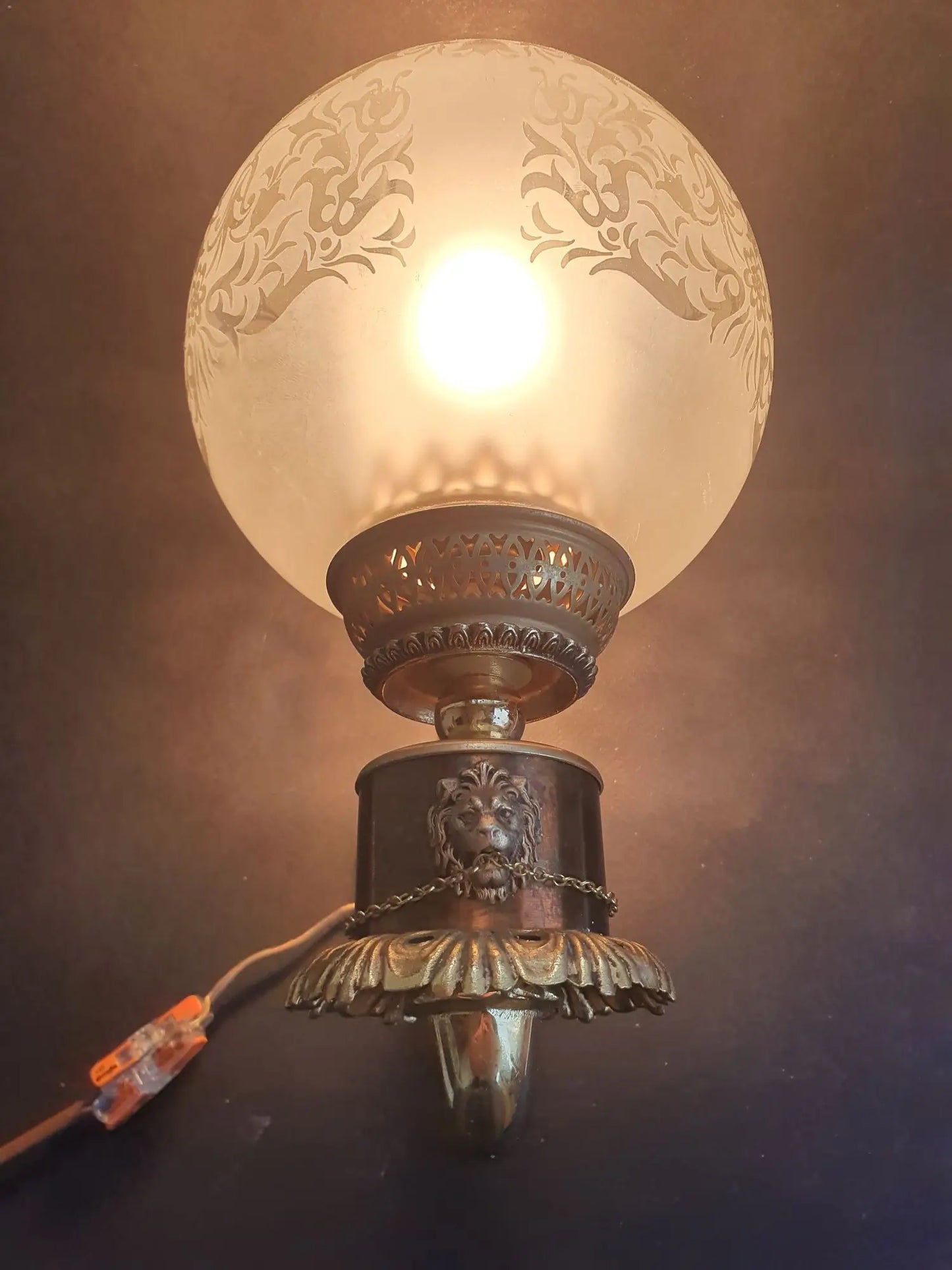 paire-appliques-murales-bronze-empire-napoleonIII-anciennes-tete-lion-allumee-3