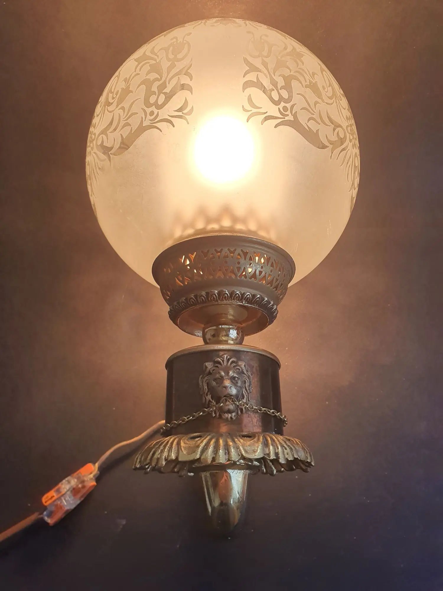 paire-appliques-murales-bronze-empire-napoleonIII-anciennes-tete-lion-allumee-3