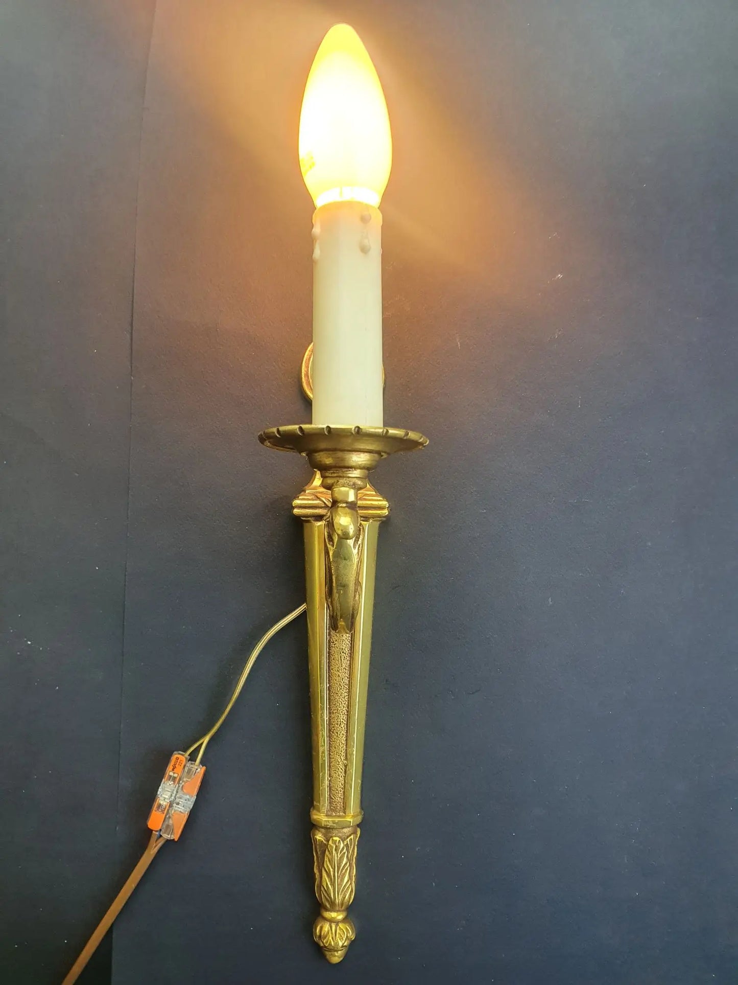 paire-appliques-murales-bronze-style-empire-napoleoniii-neoclasique-vintage-anciennes-allumee-2
