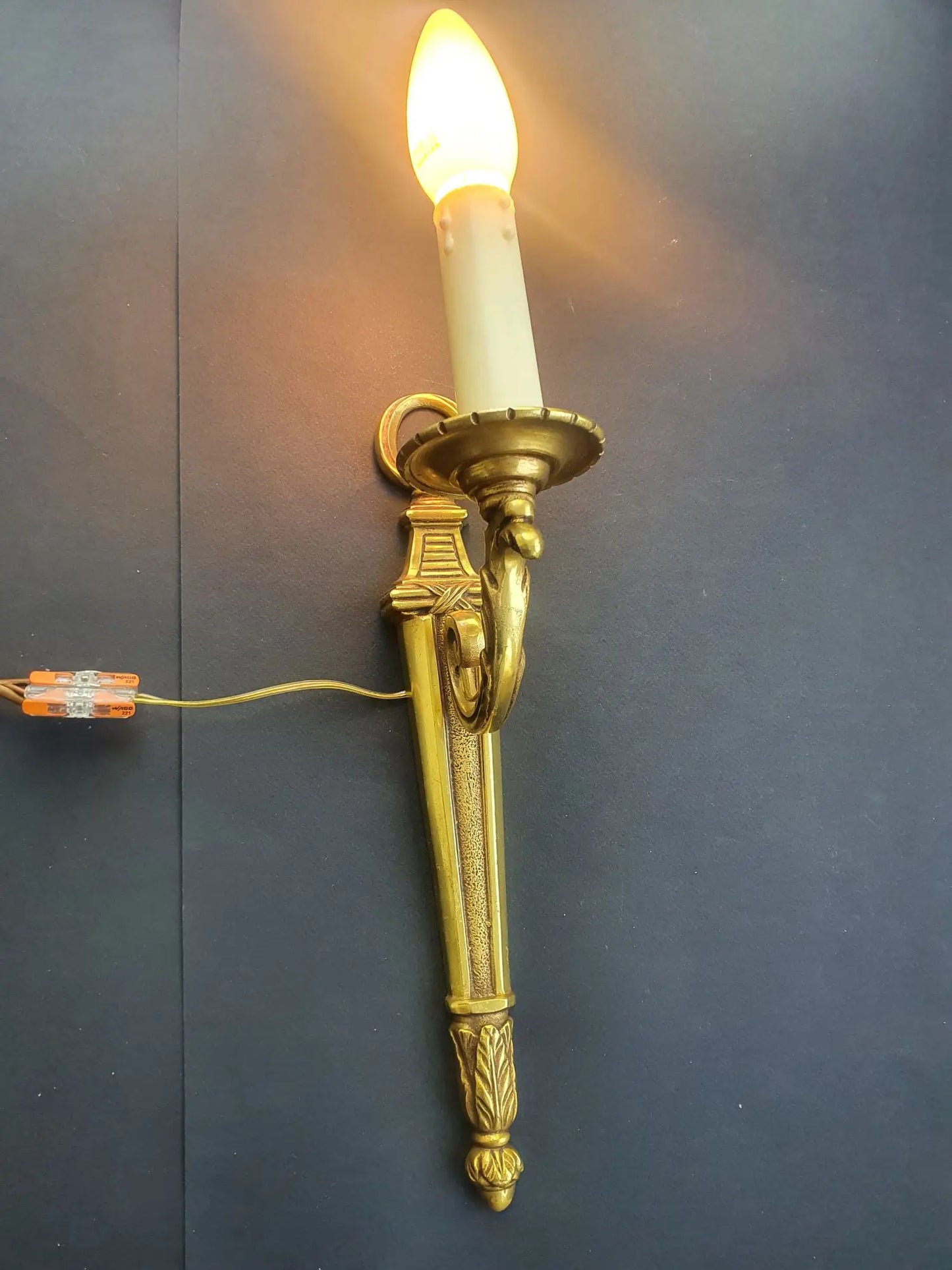 paire-appliques-murales-bronze-style-empire-napoleoniii-neoclasique-vintage-anciennes-allumee-3