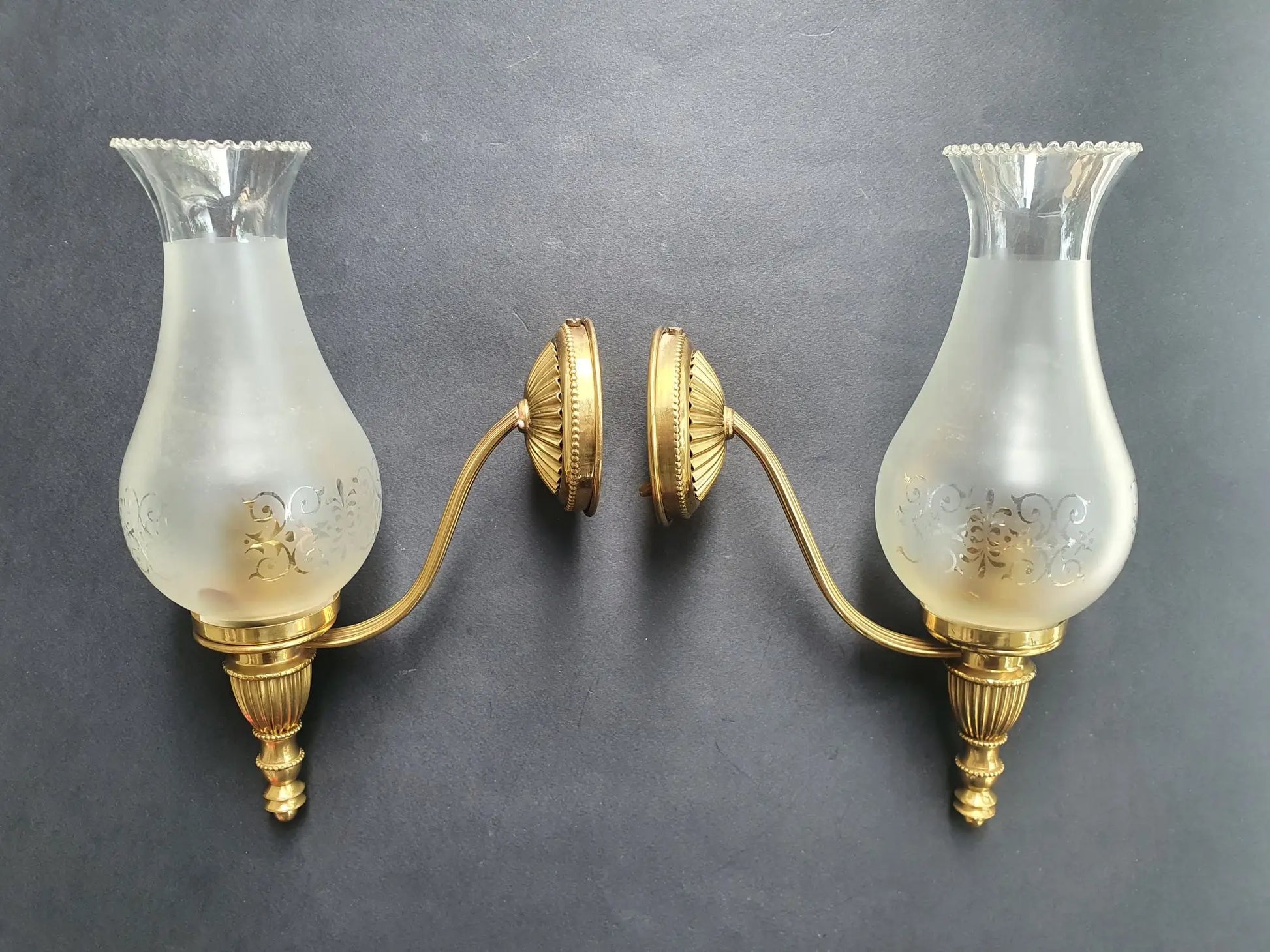 paire-appliques-murales-dorees-anciennes-vintage-design-cote-1