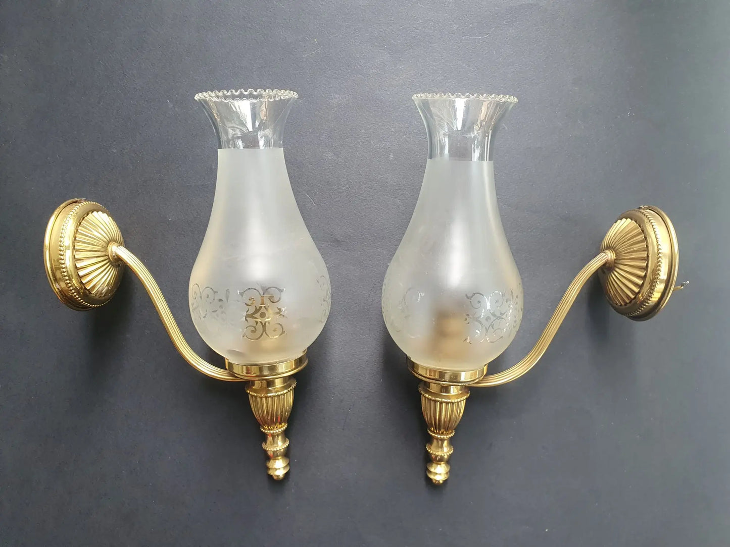 paire-appliques-murales-dorees-anciennes-vintage-design-cote-2