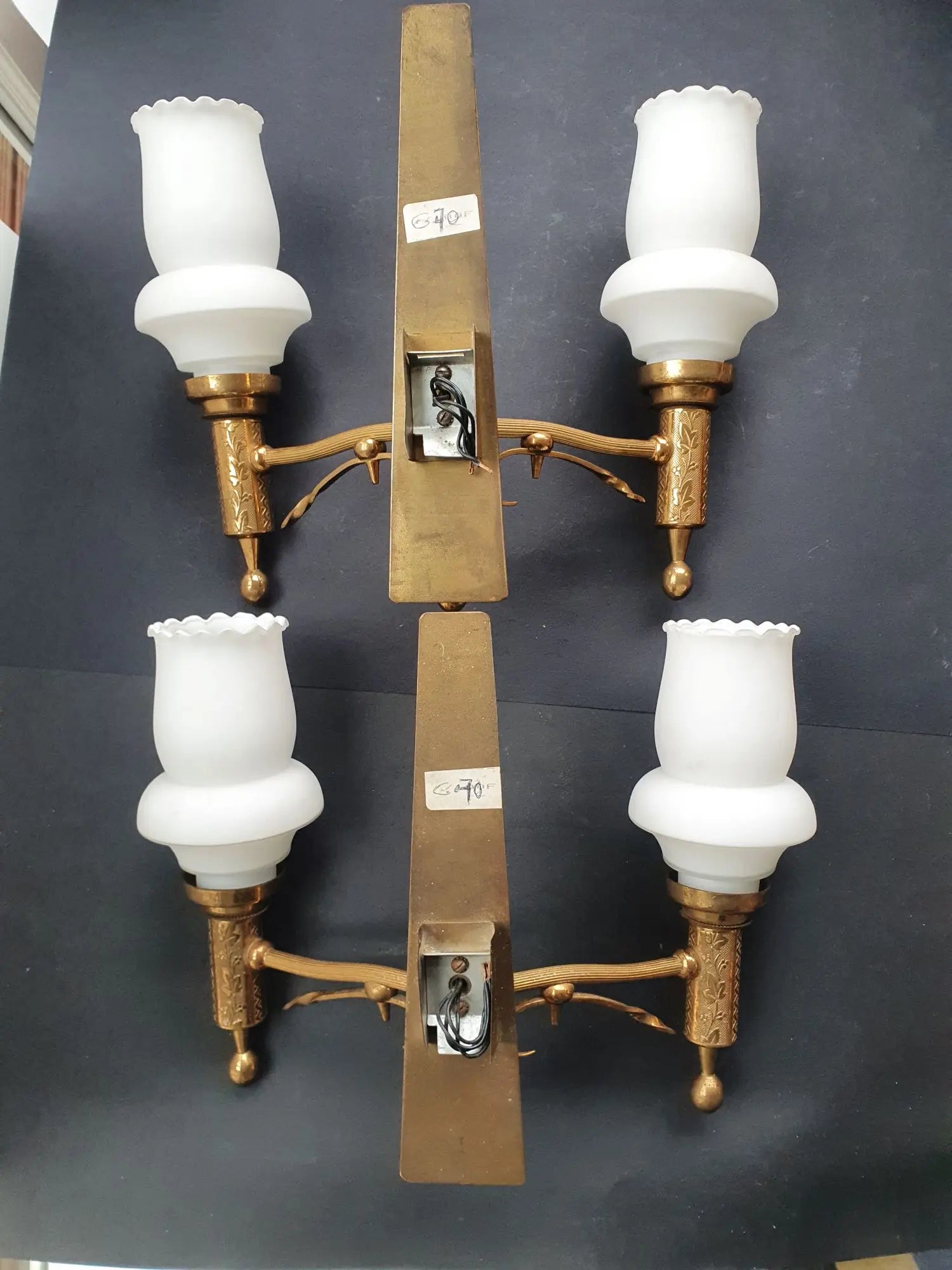 paire-appliques-murales-dorees-anciennes-vintage-opaline-arriere