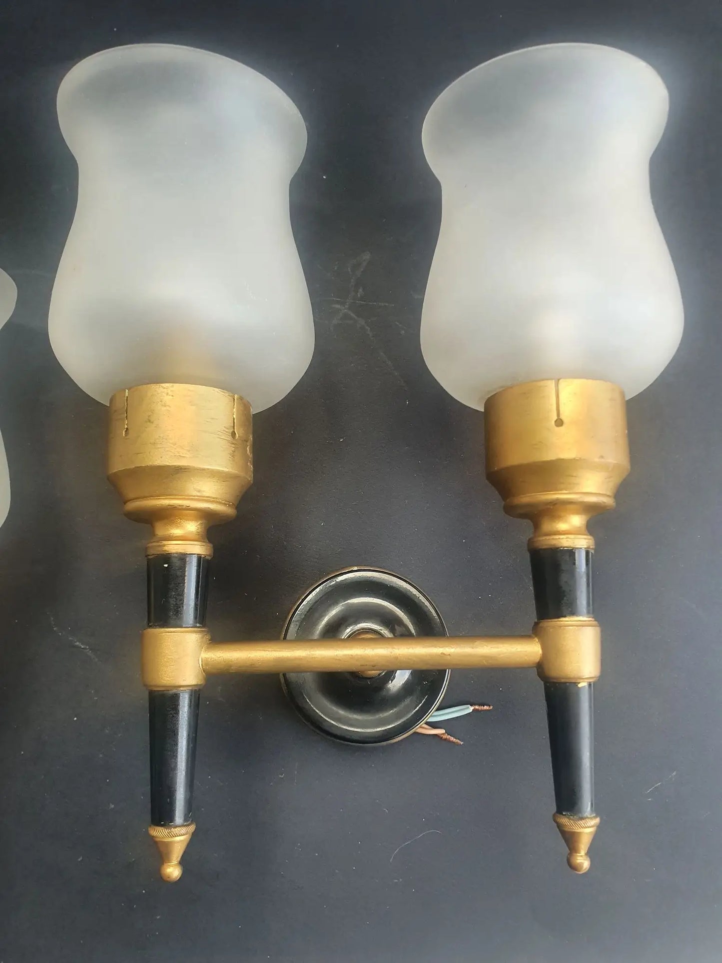 Paire d'appliques murales double lumières dorées flambeau style Empire