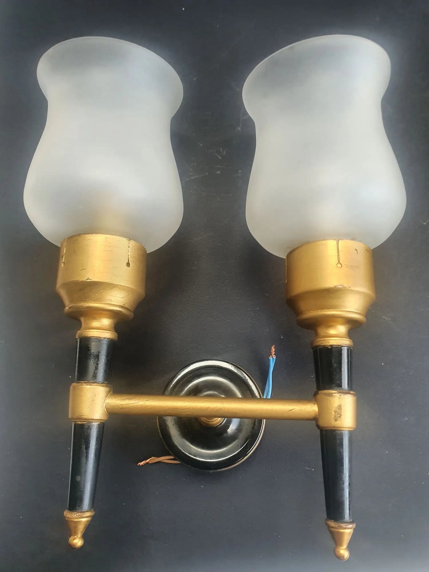 Paire d'appliques murales double lumières dorées flambeau style Empire