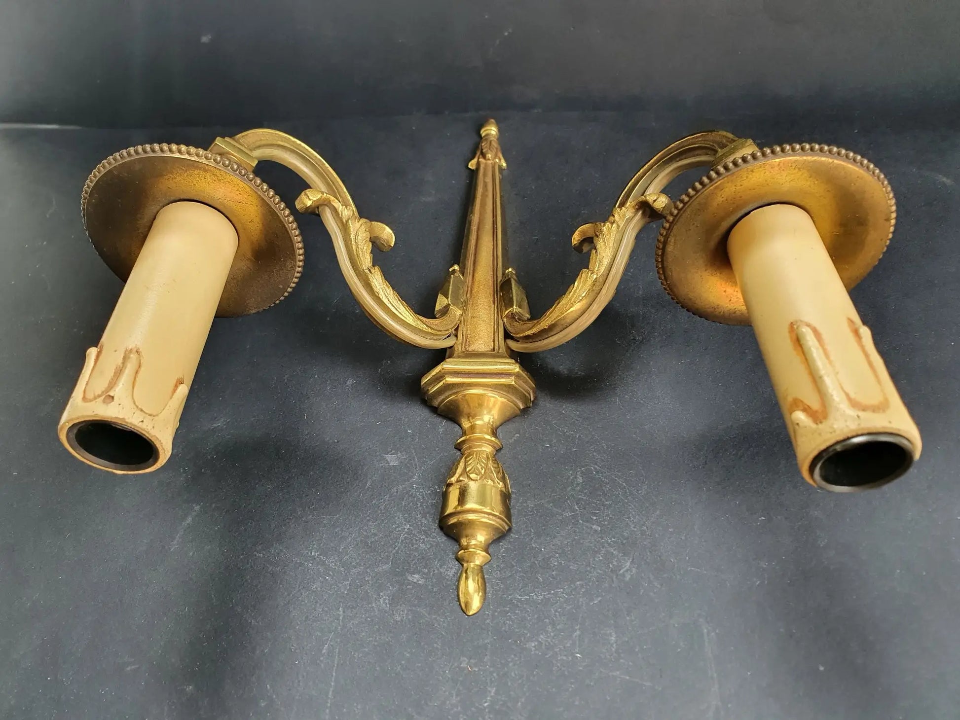 paire-appliques-murales-doubles-lumieres-bronze-empire-anciennes-dessus