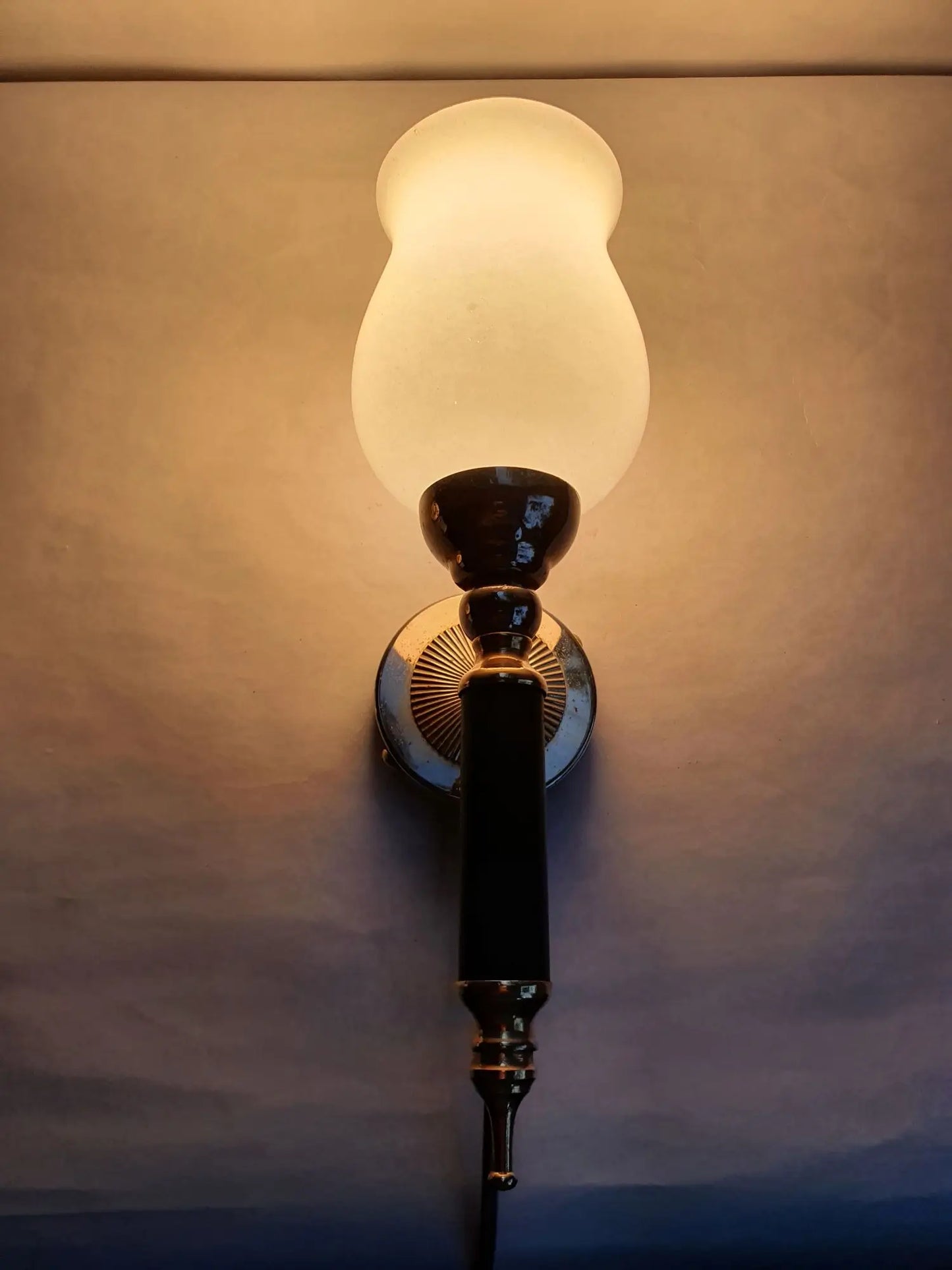 paire-appliques-murales-flambeau-style-empire-anciennes-allumee-1