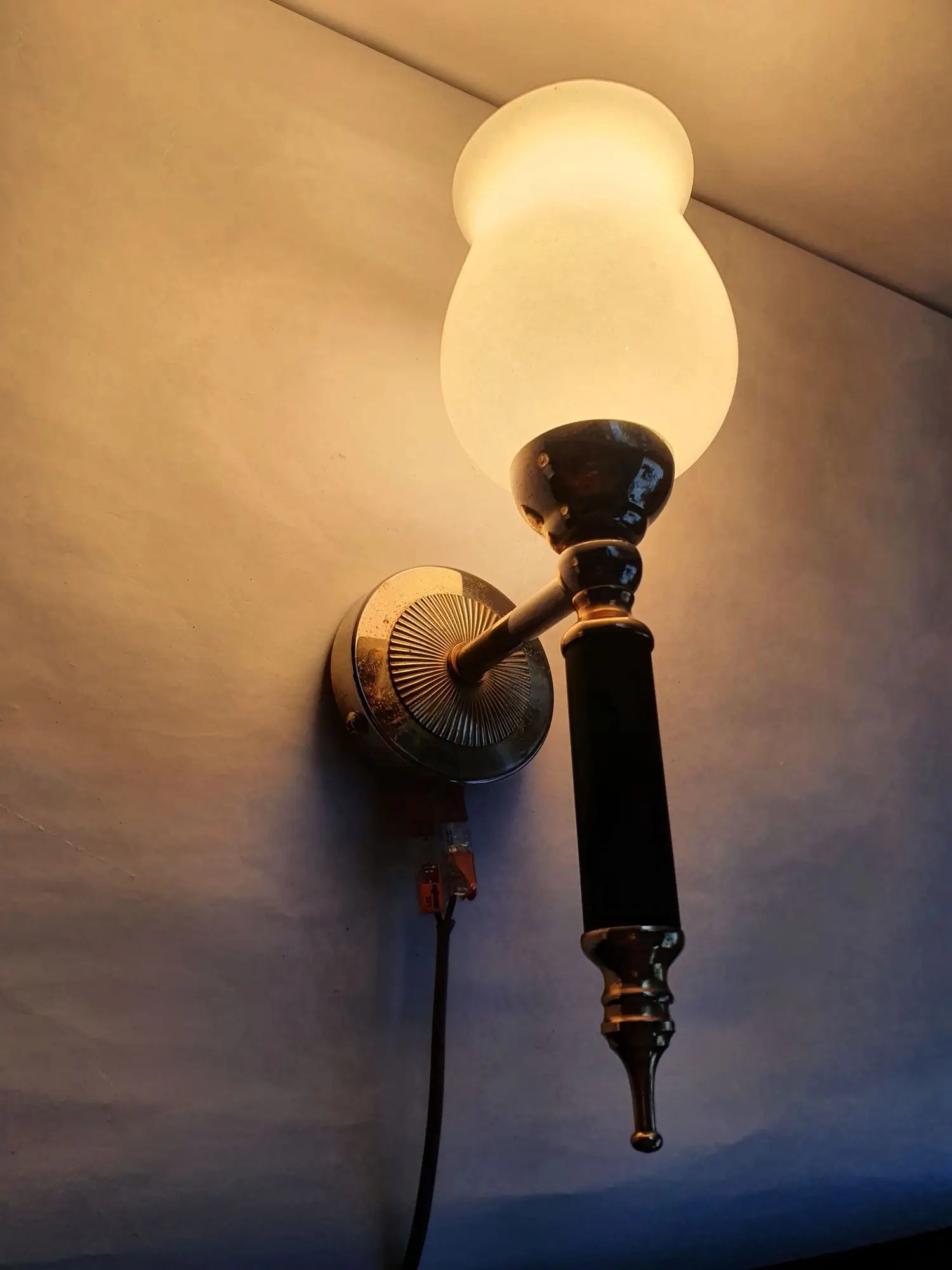 paire-appliques-murales-flambeau-style-empire-anciennes-allumee-2