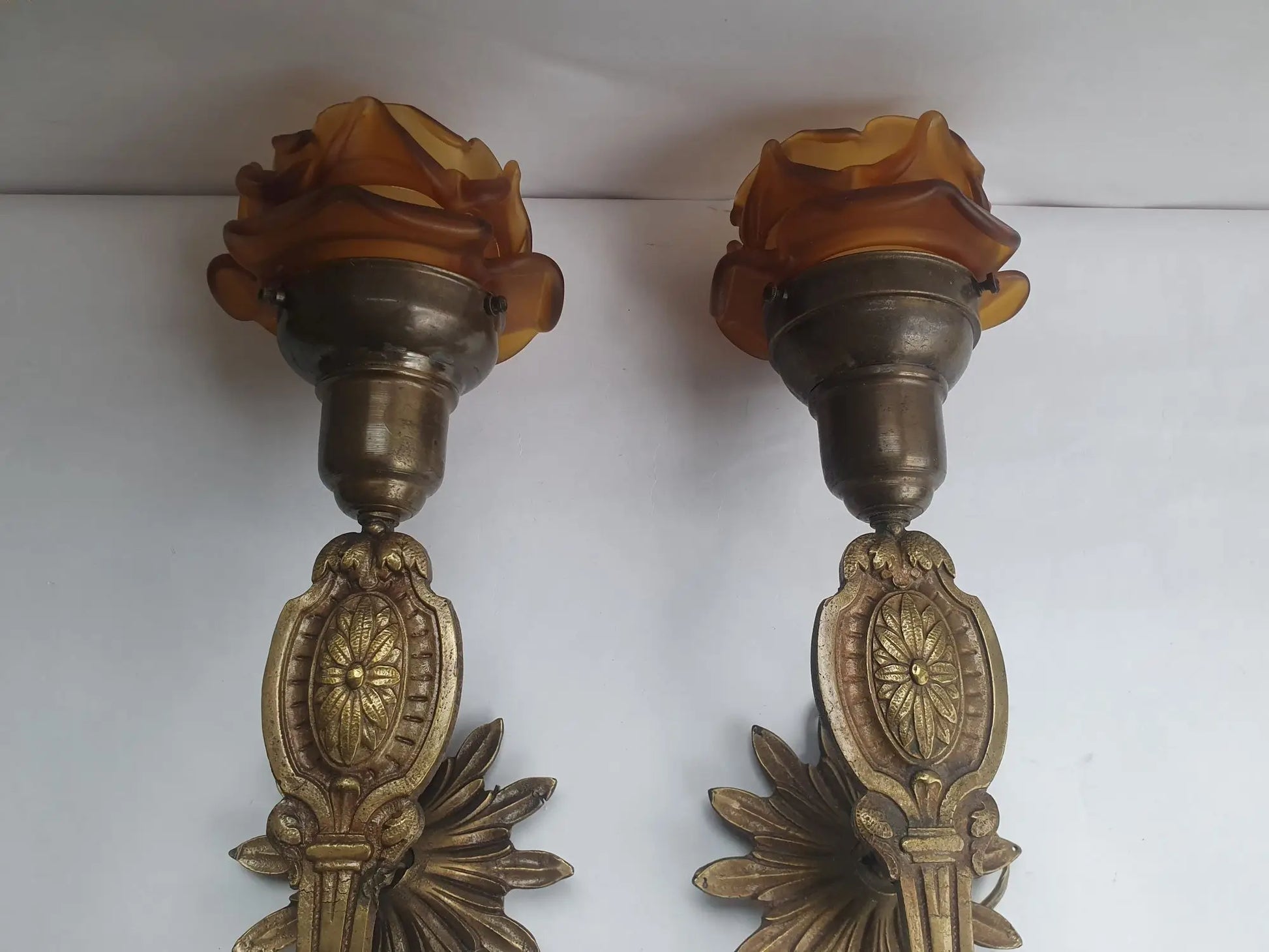 paire-appliques-murales-grandes-torche-fleurs-anciennes-detail-1