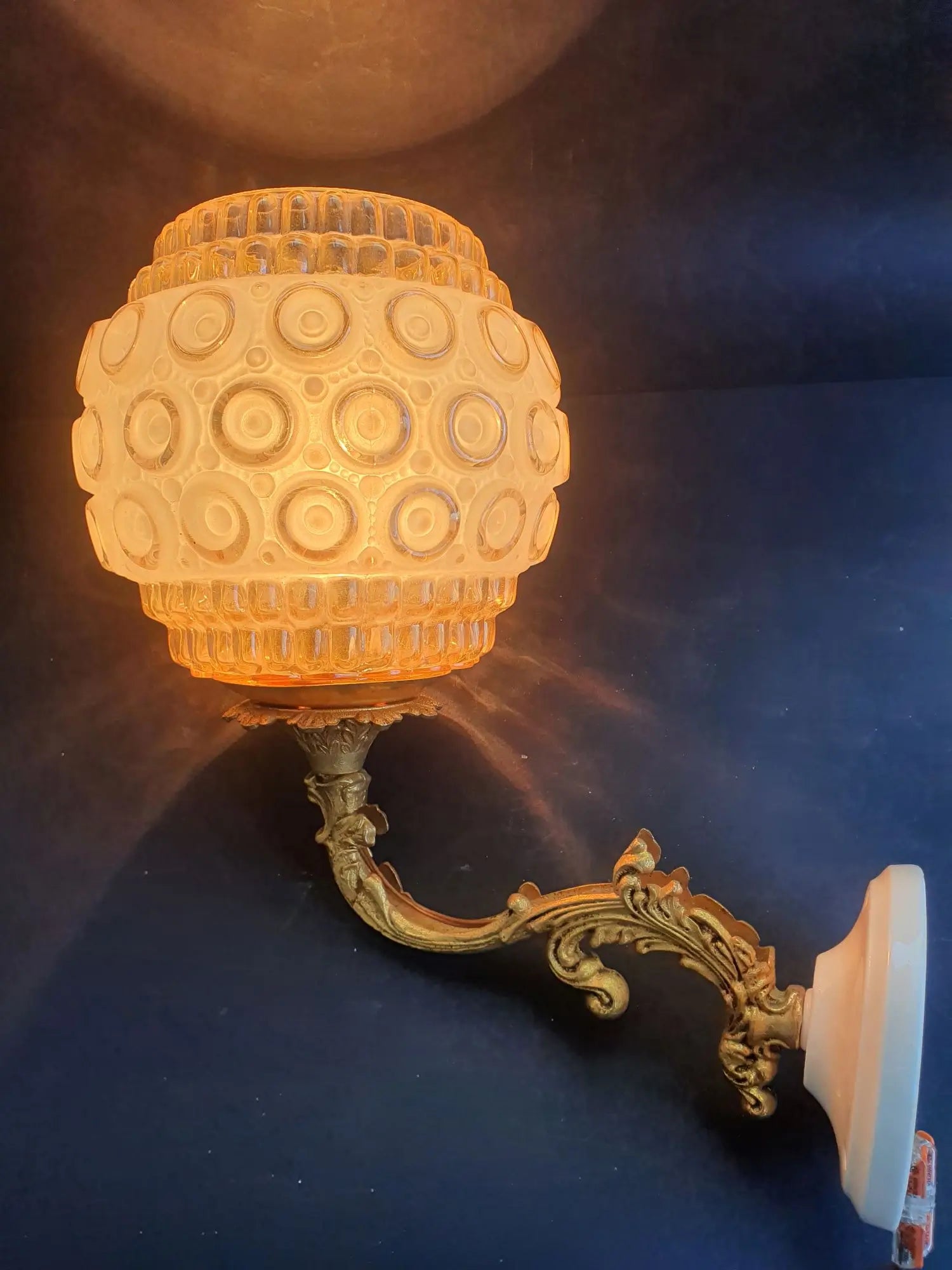 paire-appliques-murales-grandes-vintage-france-anciennes-dorees-allumee-3