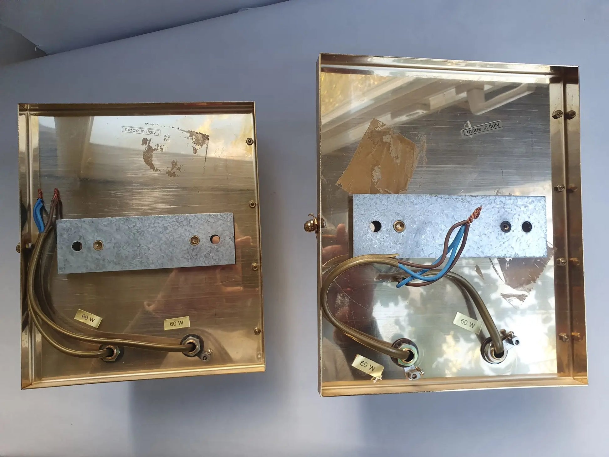 paire-appliques-murales-laiton-plaque-or-verre-biseaute-italiennes-annees-70-arriere