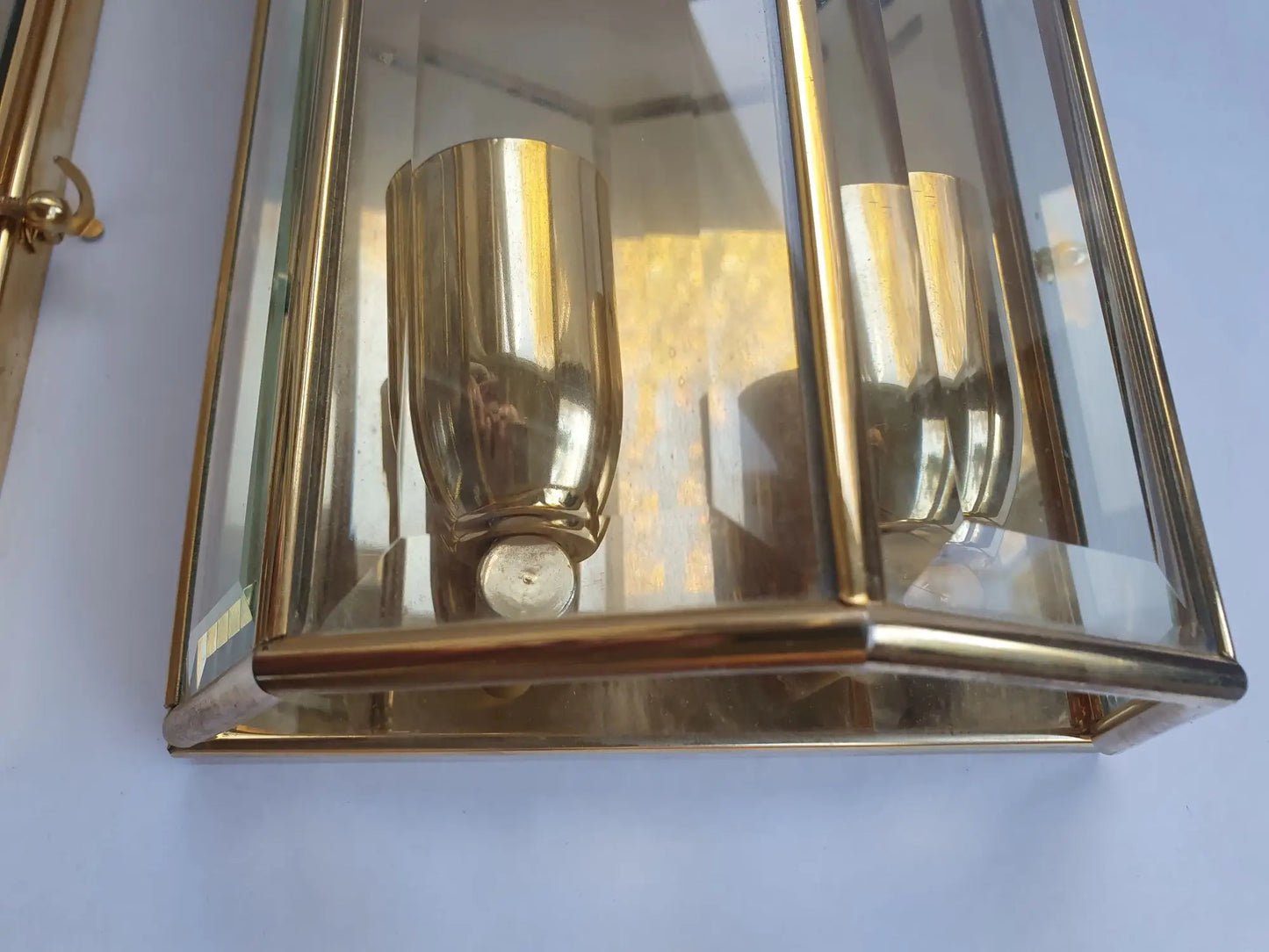 paire-appliques-murales-laiton-plaque-or-verre-biseaute-italiennes-annees-70-biseaute