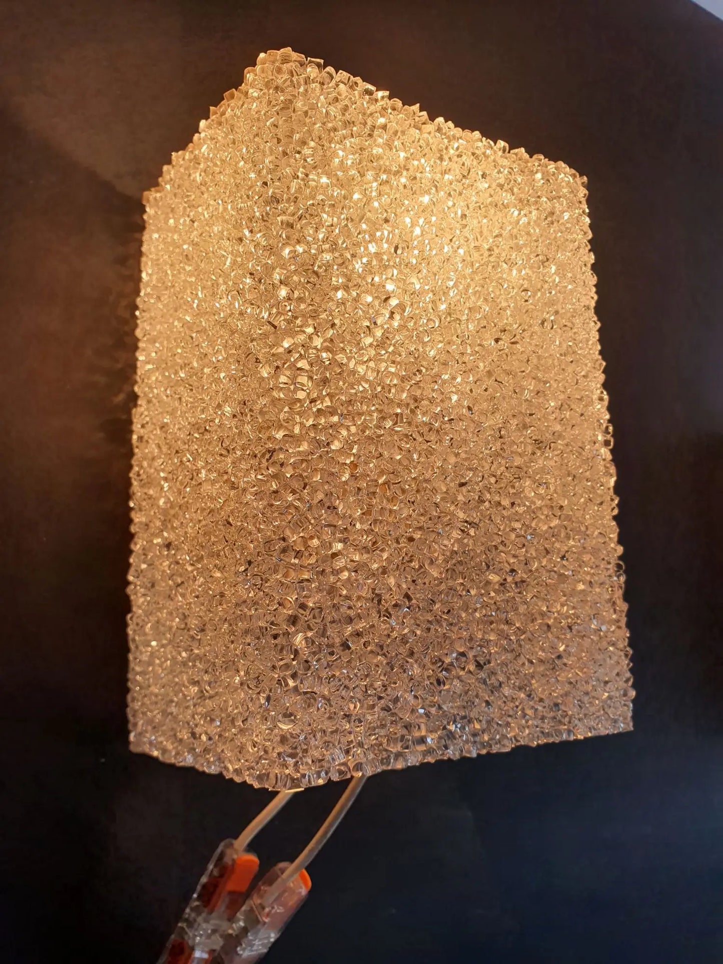 paire-appliques-murales-perspex-vintage-allumee-2