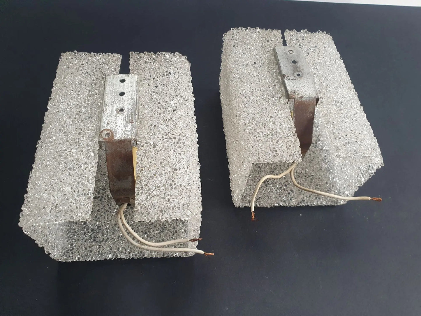 paire-appliques-murales-perspex-vintage-arriere-2