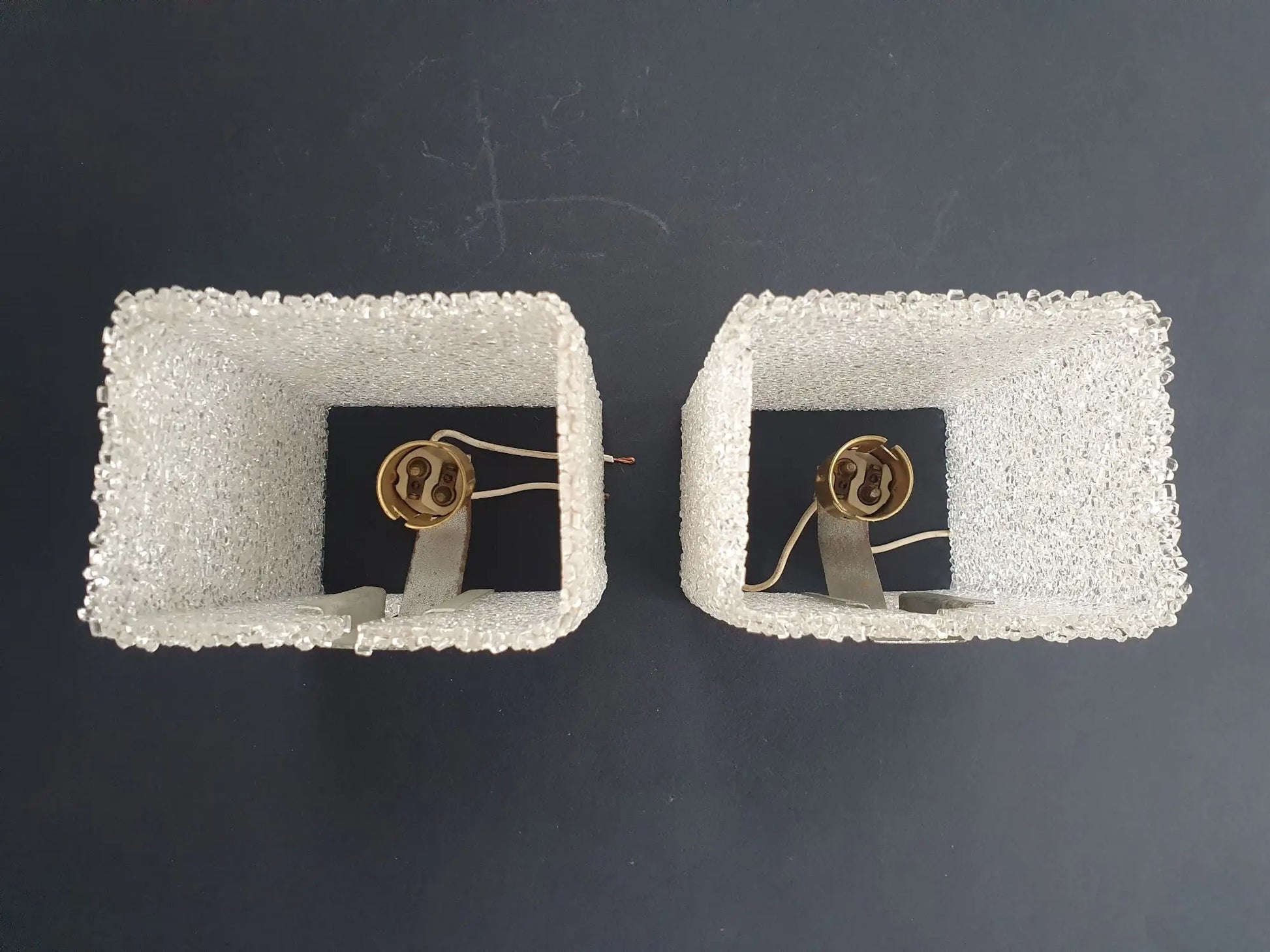 paire-appliques-murales-perspex-vintage-dessus