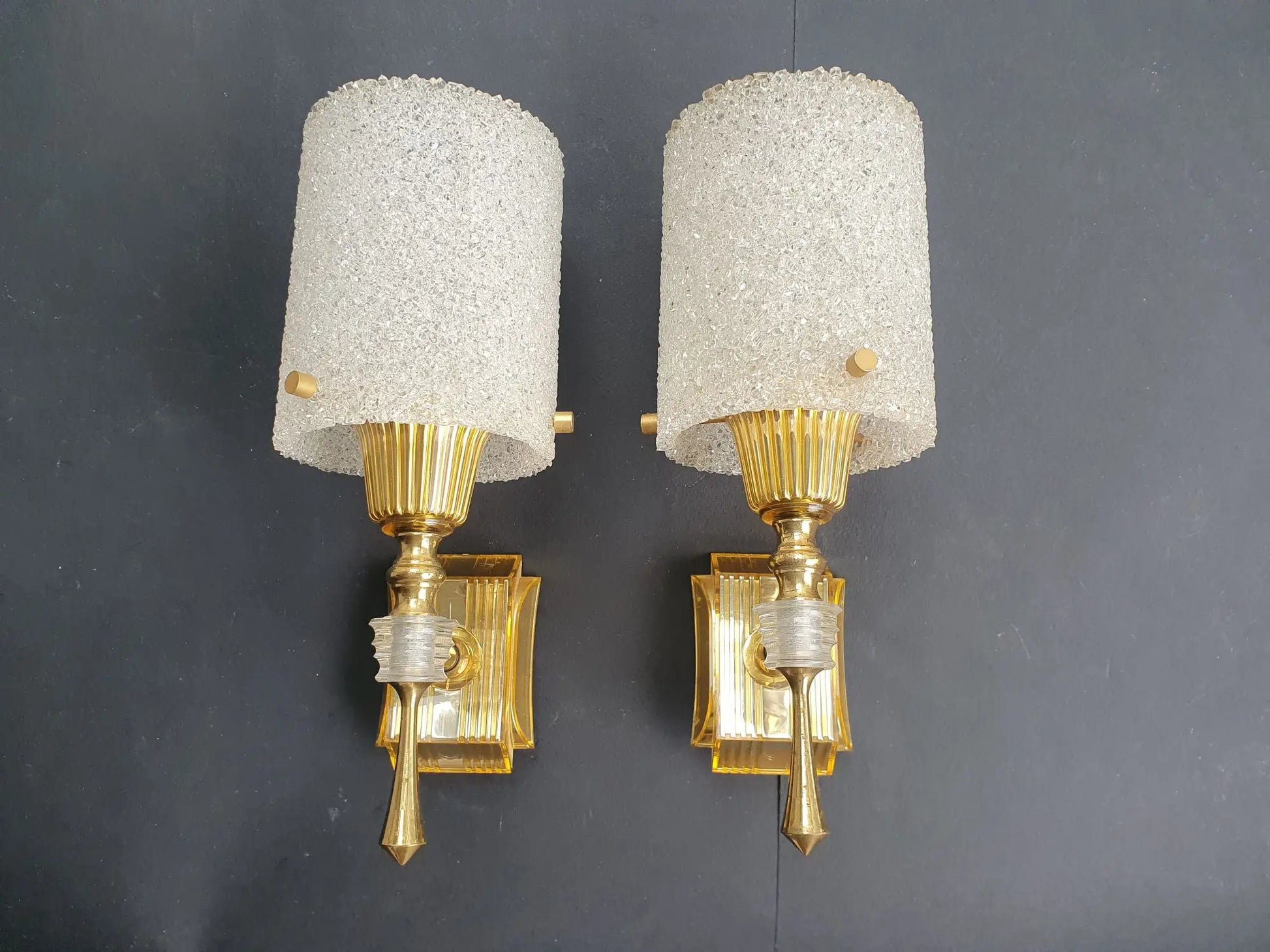 paire-appliques-murales-plastique-perspex-annees-70-vintage-2