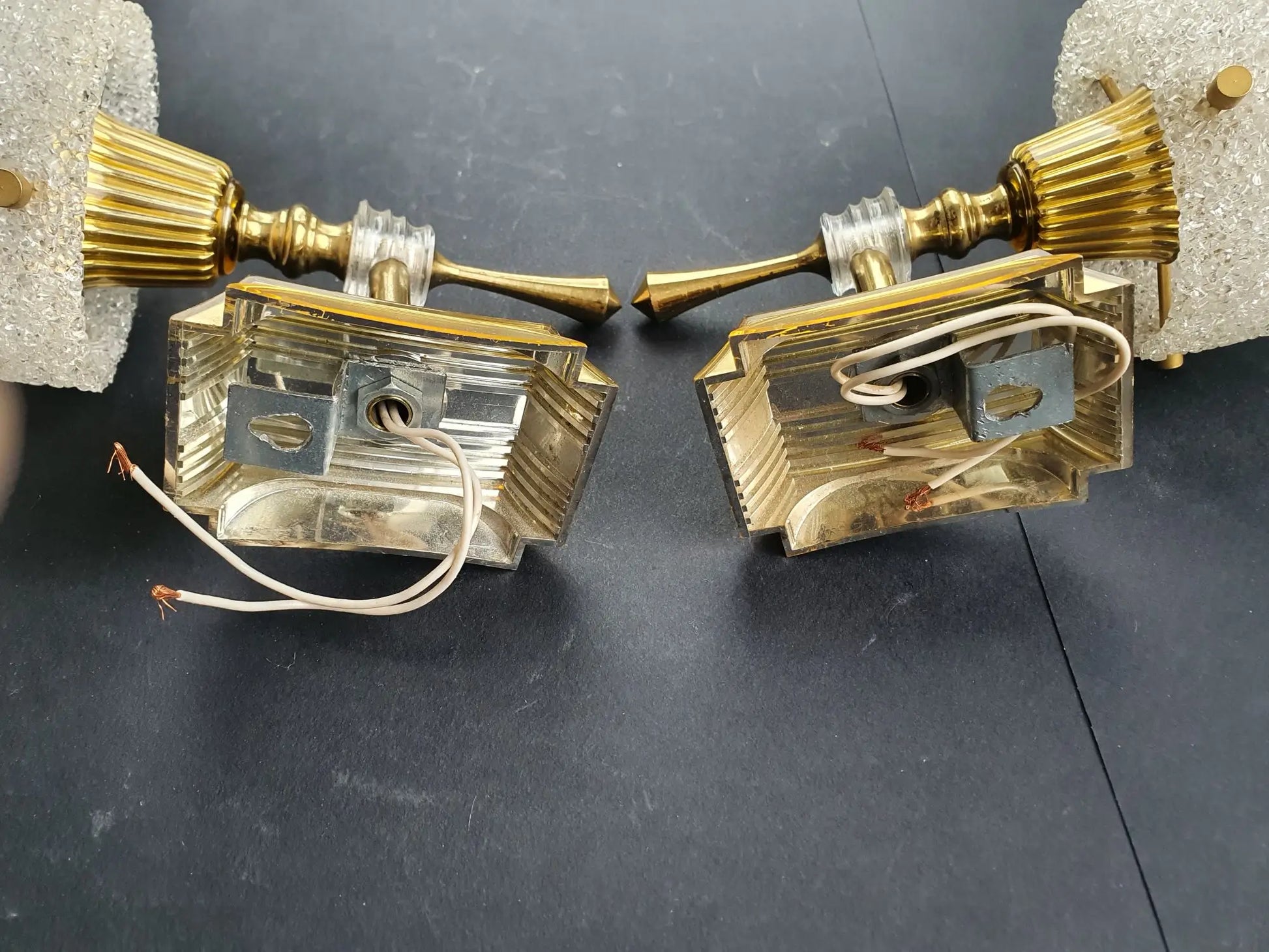 paire-appliques-murales-plastique-perspex-annees-70-vintage-arriere