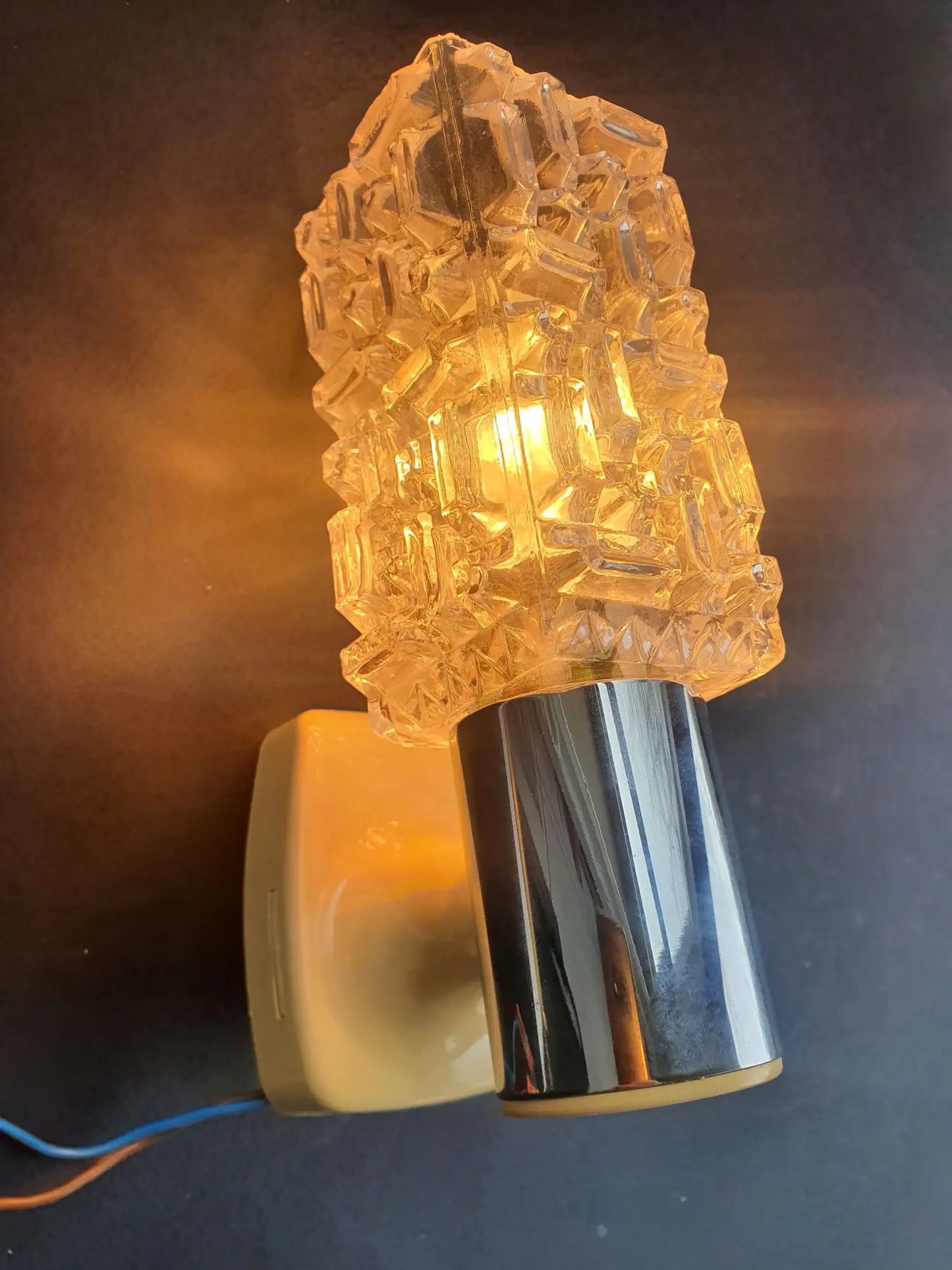 paire-appliques-murales-targetti-annees-70-italie-allumee-2