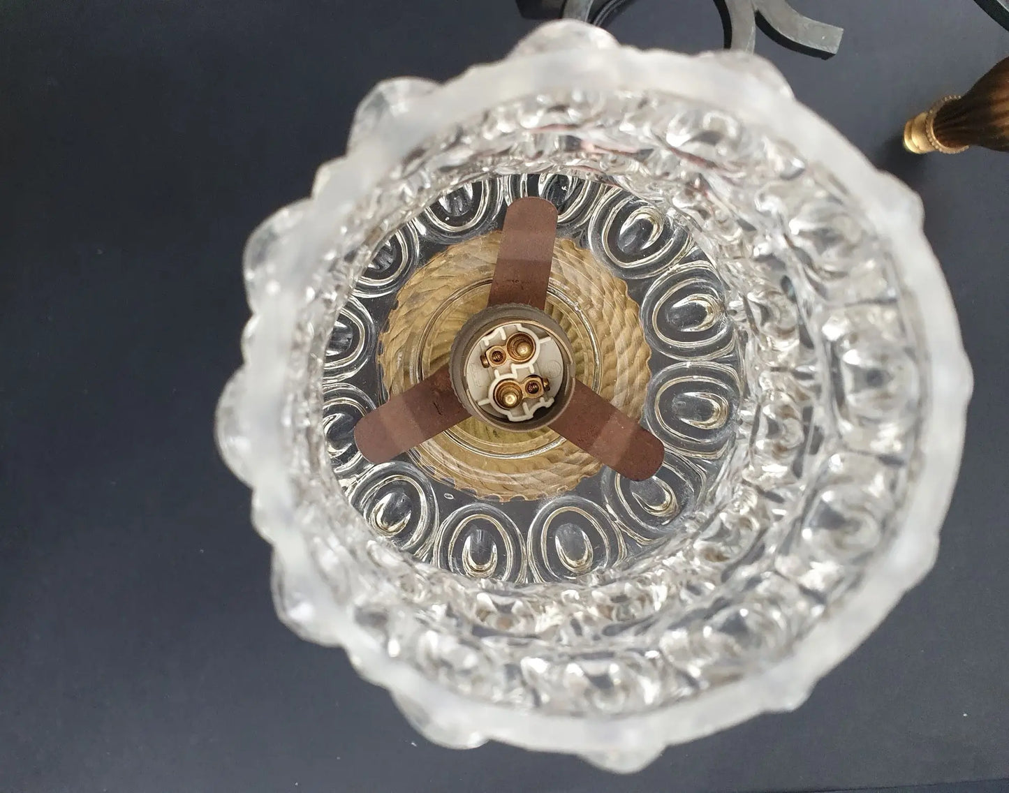 paire-appliques-murales-vintage-anciennes-dorees-detail-5