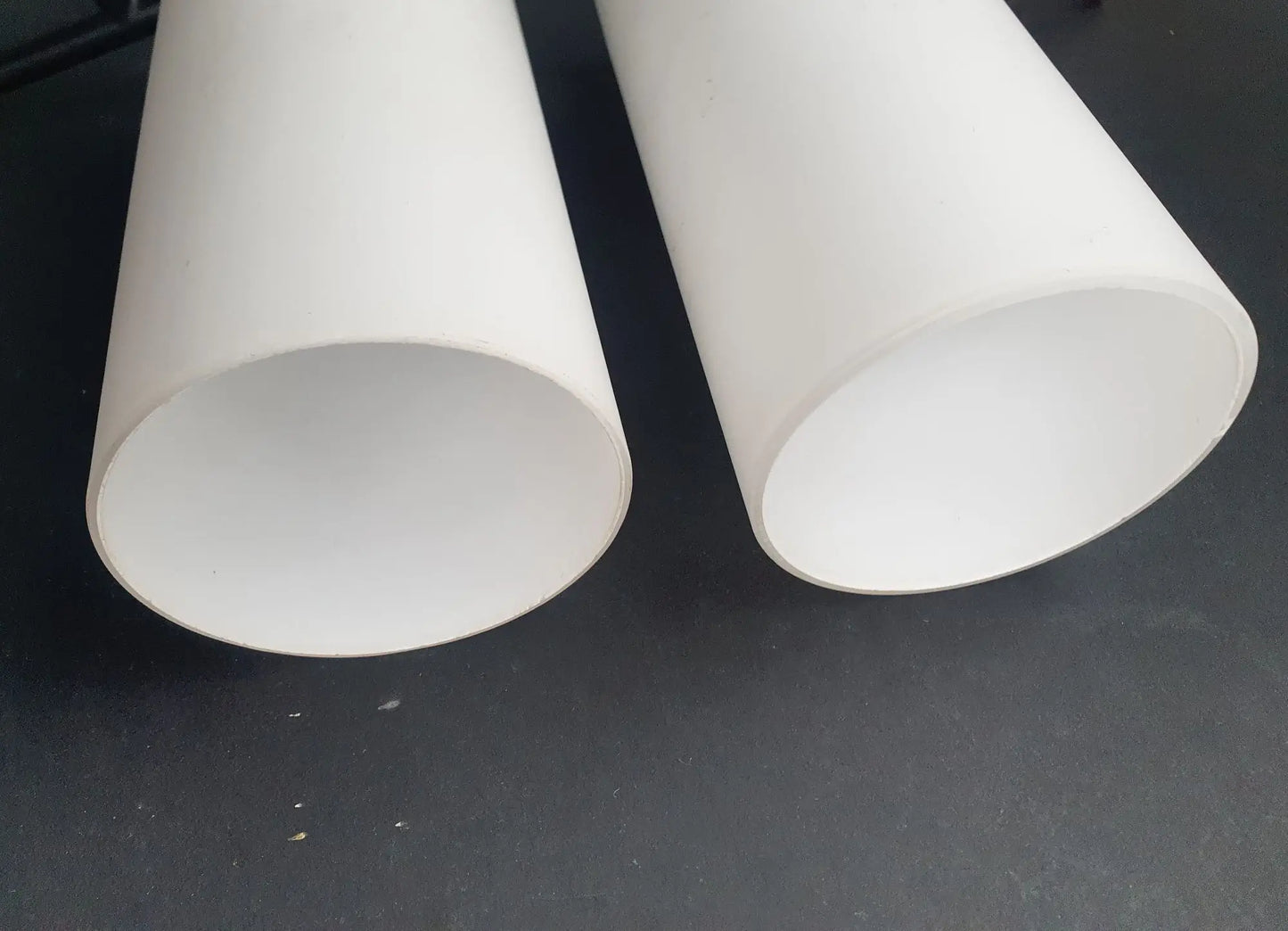 paire-appliques-murales-vintage-laiton-dore-verre-opalin-annees50-detail-1