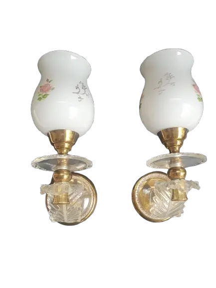 paire-appliques-murales-vintage-laiton-dore-verre-opalin-roses-anciennes