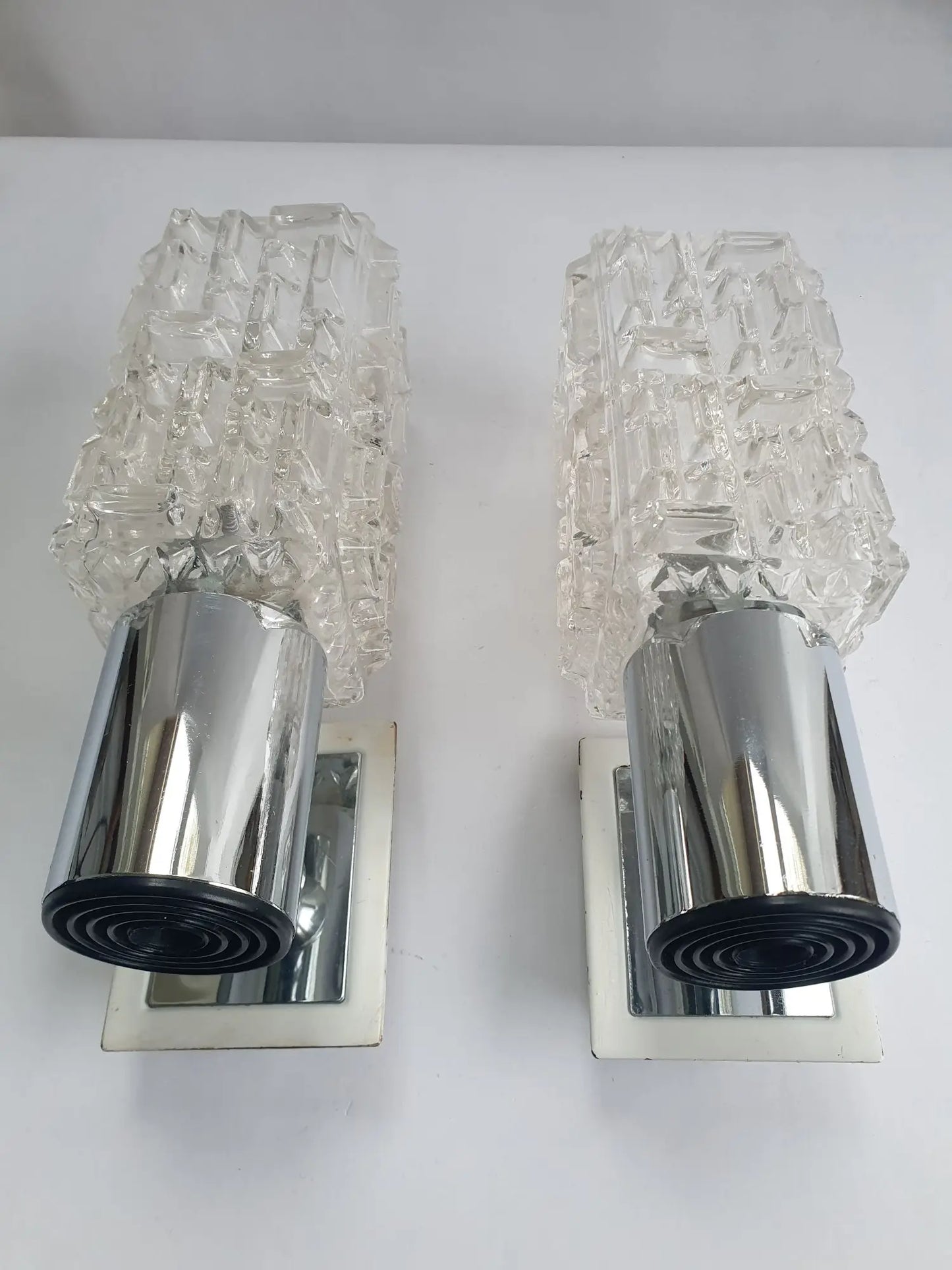 paire-appliques-vintage-chromees-globes-carres-italiennes-targetti-1970-dessous