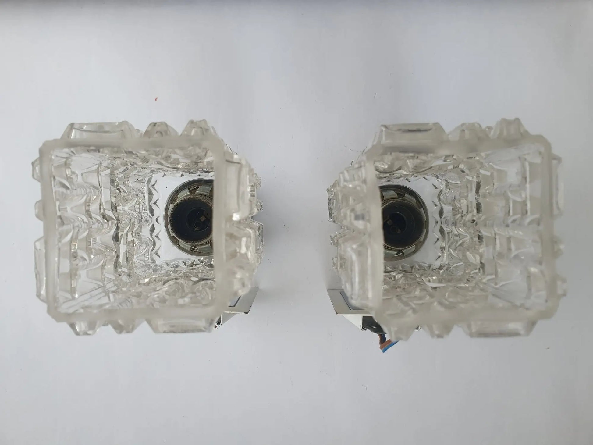 paire-appliques-vintage-chromees-globes-carres-italiennes-targetti-1970-dessus