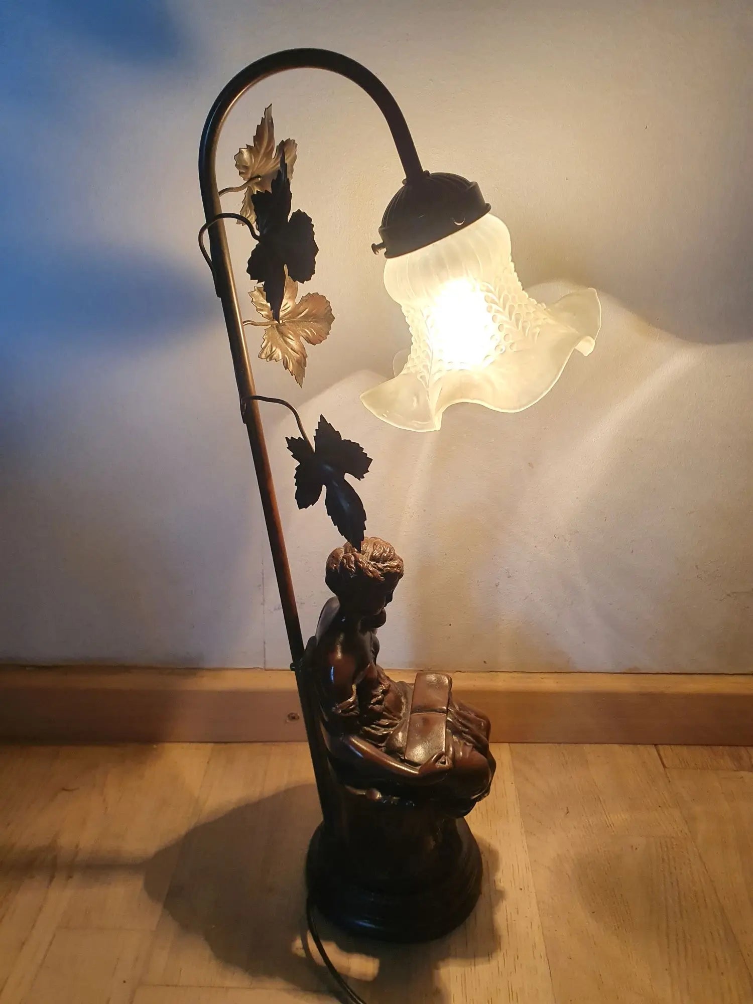 paire-lampes-de-table-style-art-deco-decoratives-vintage-allumee-2
