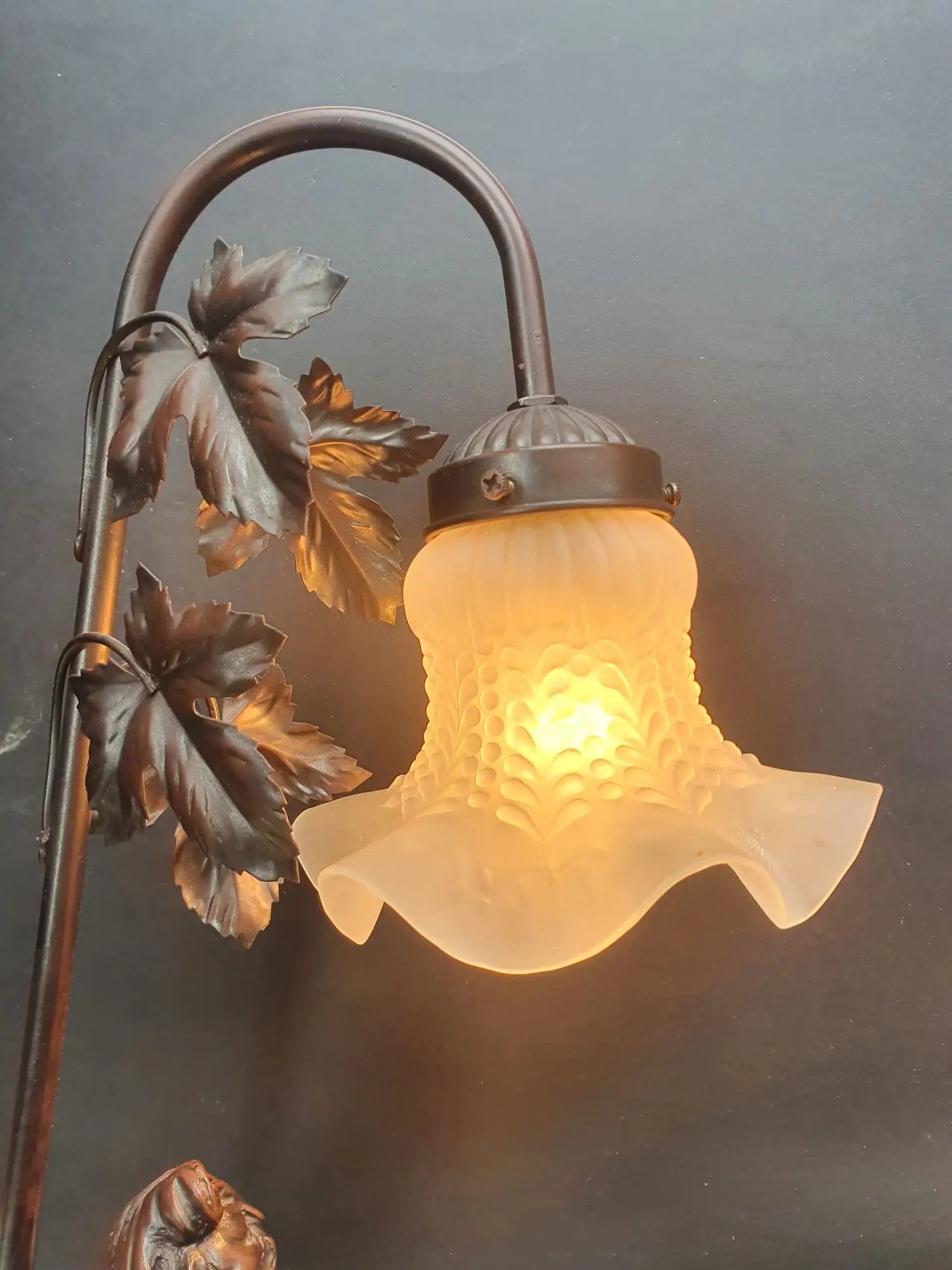 paire-lampes-de-table-style-art-deco-decoratives-vintage-allumee-3