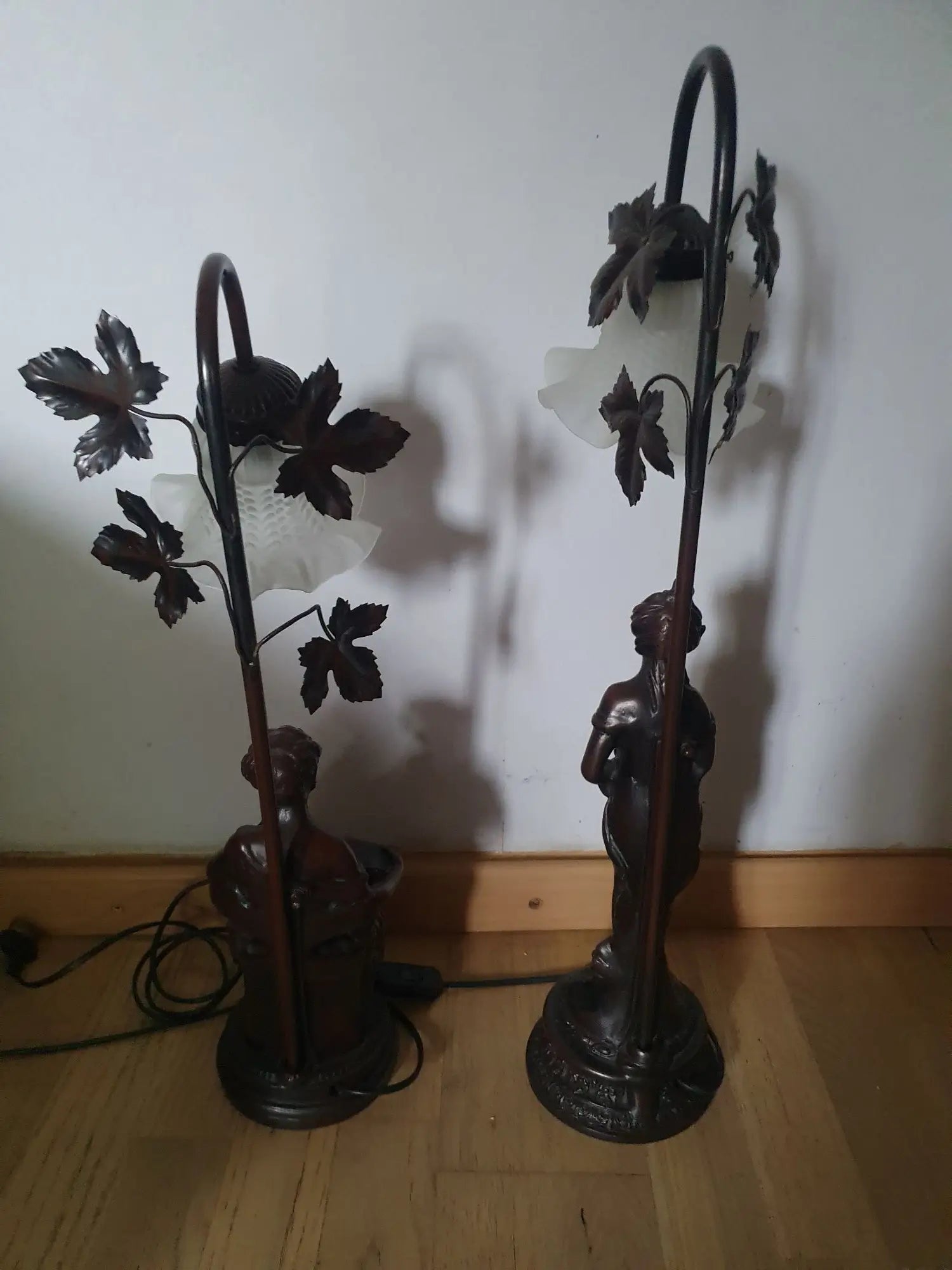 paire-lampes-de-table-style-art-deco-decoratives-vintage-arriere