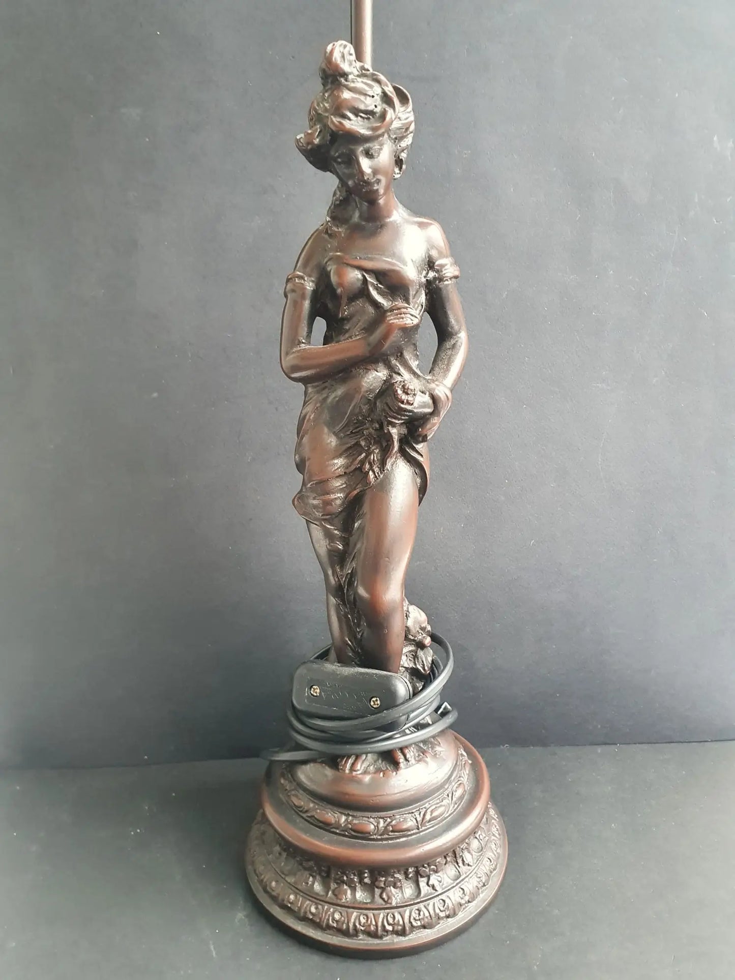 paire-lampes-de-table-style-art-deco-decoratives-vintage-detail-1