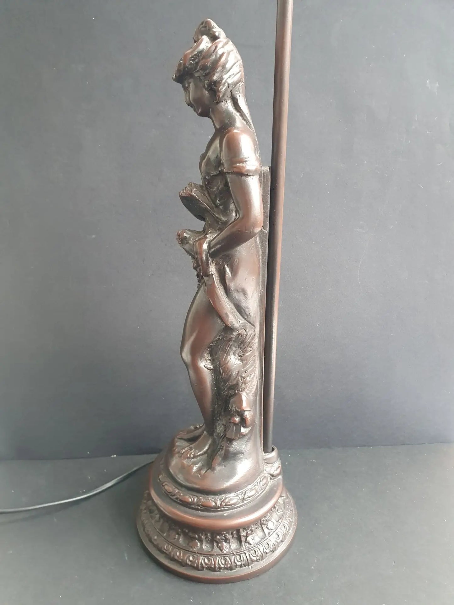 paire-lampes-de-table-style-art-deco-decoratives-vintage-detail-2