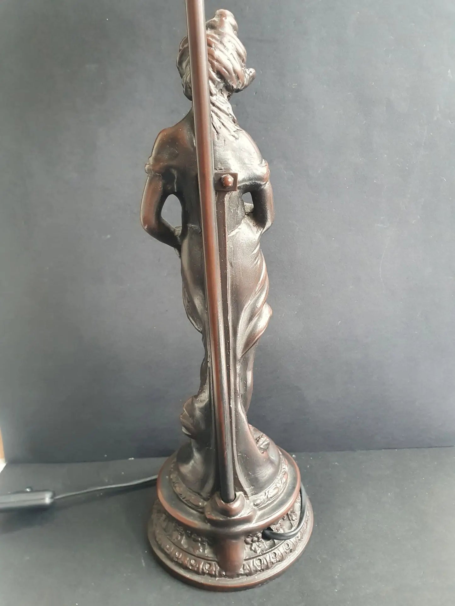 paire-lampes-de-table-style-art-deco-decoratives-vintage-detail-3