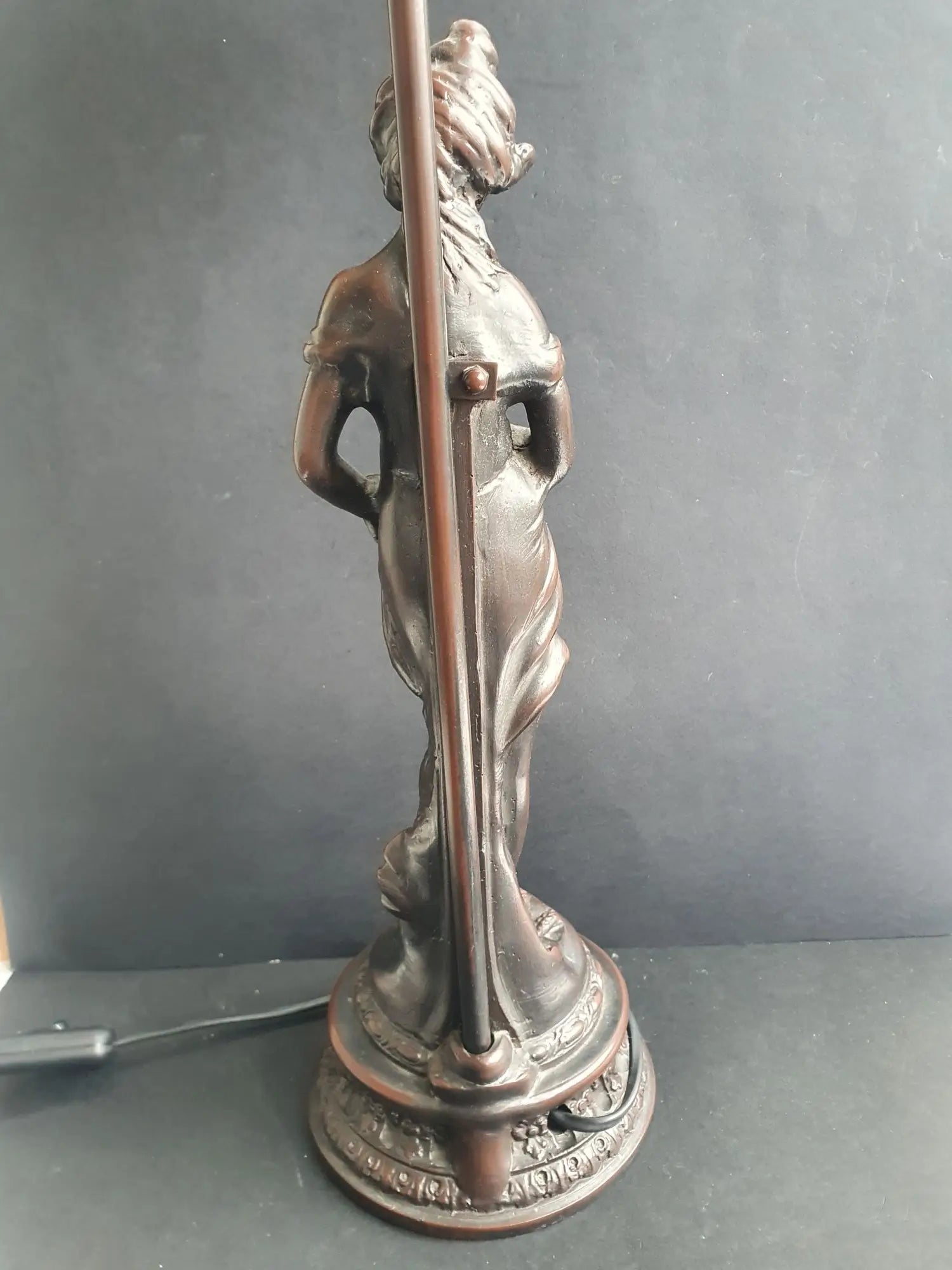 paire-lampes-de-table-style-art-deco-decoratives-vintage-detail-3