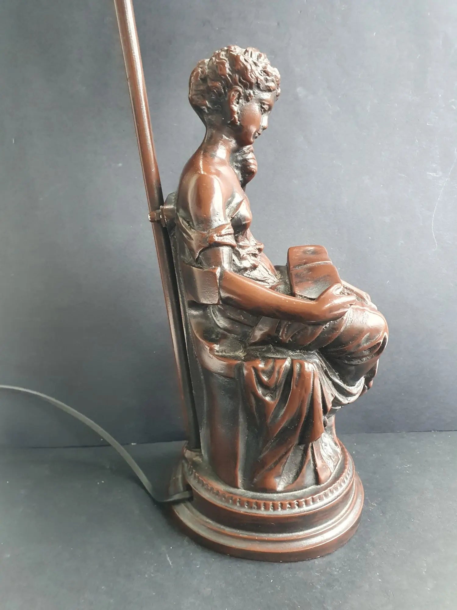 paire-lampes-de-table-style-art-deco-decoratives-vintage-detail-5