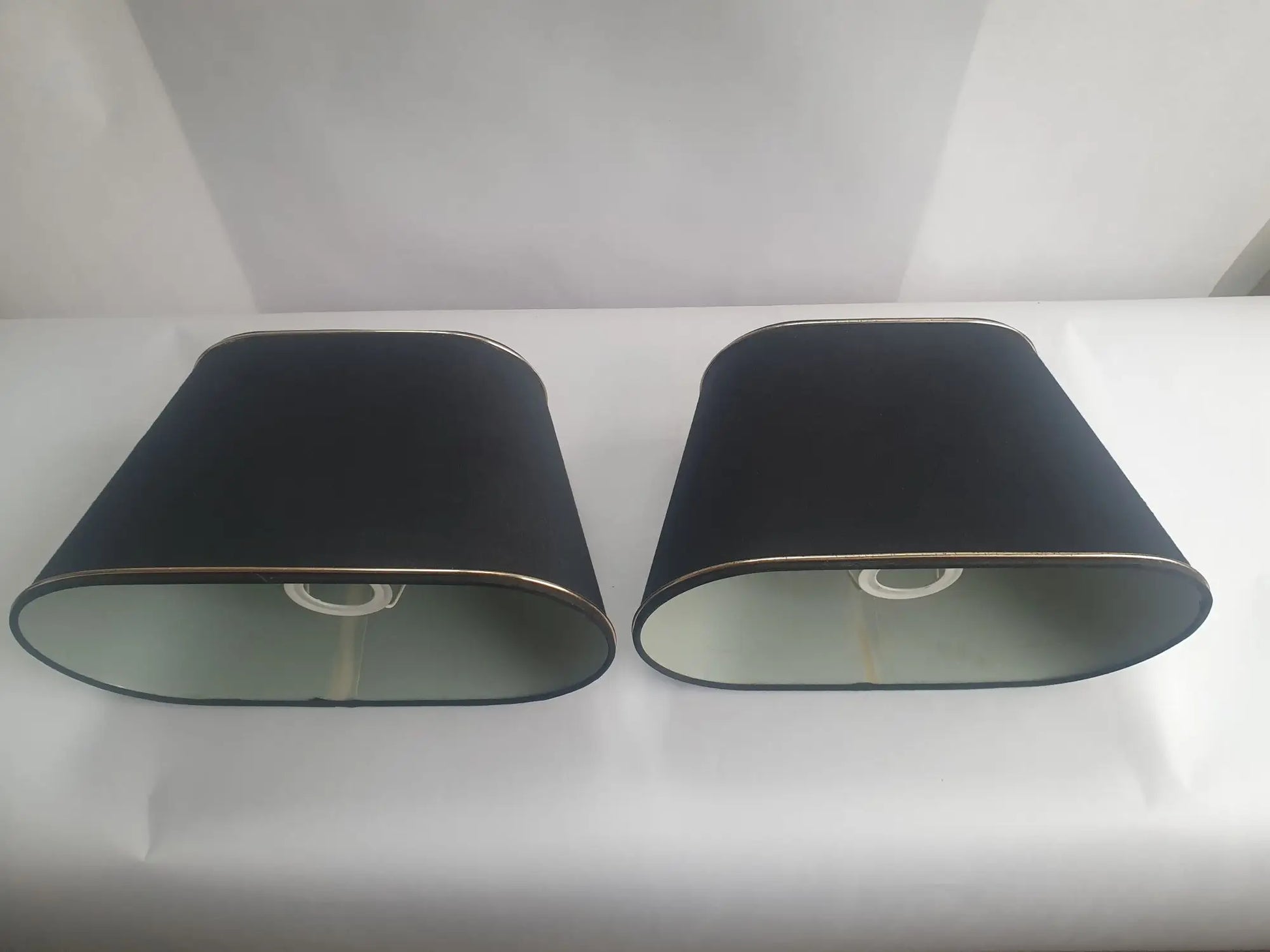 paire-lampes-table-pose-ceramique-noire-annees-70-abat-jour