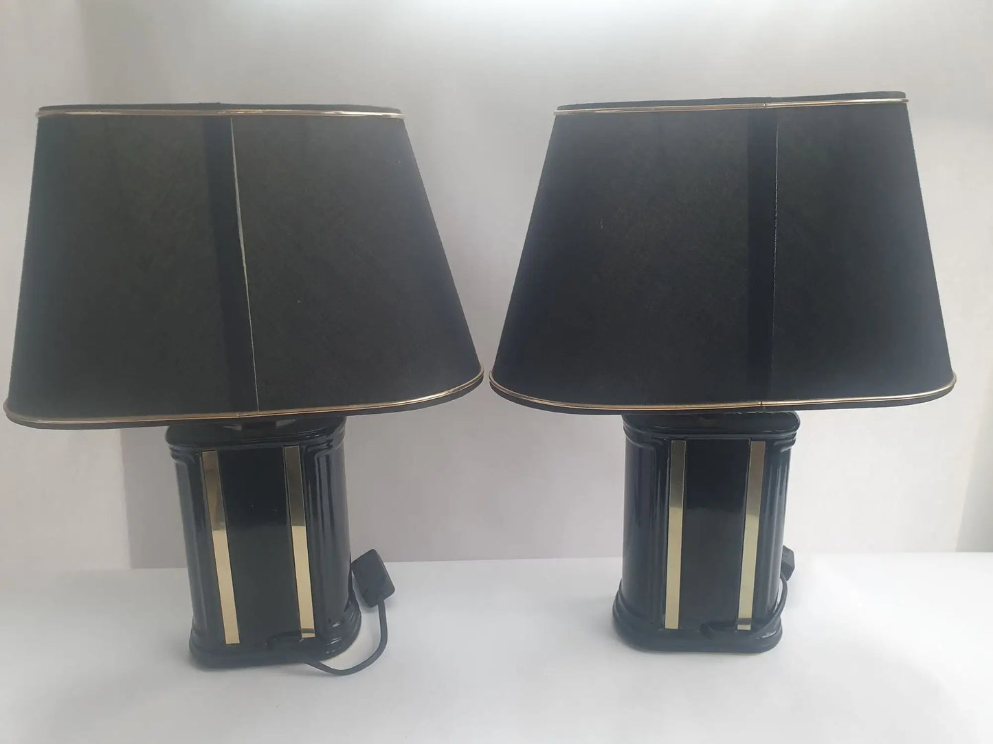 paire-lampes-table-pose-ceramique-noire-annees-70-arriere