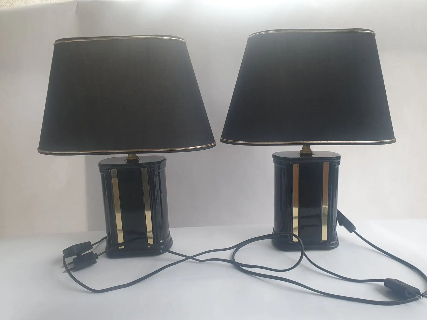 paire-lampes-table-pose-ceramique-noire-annees-70-cables-1
