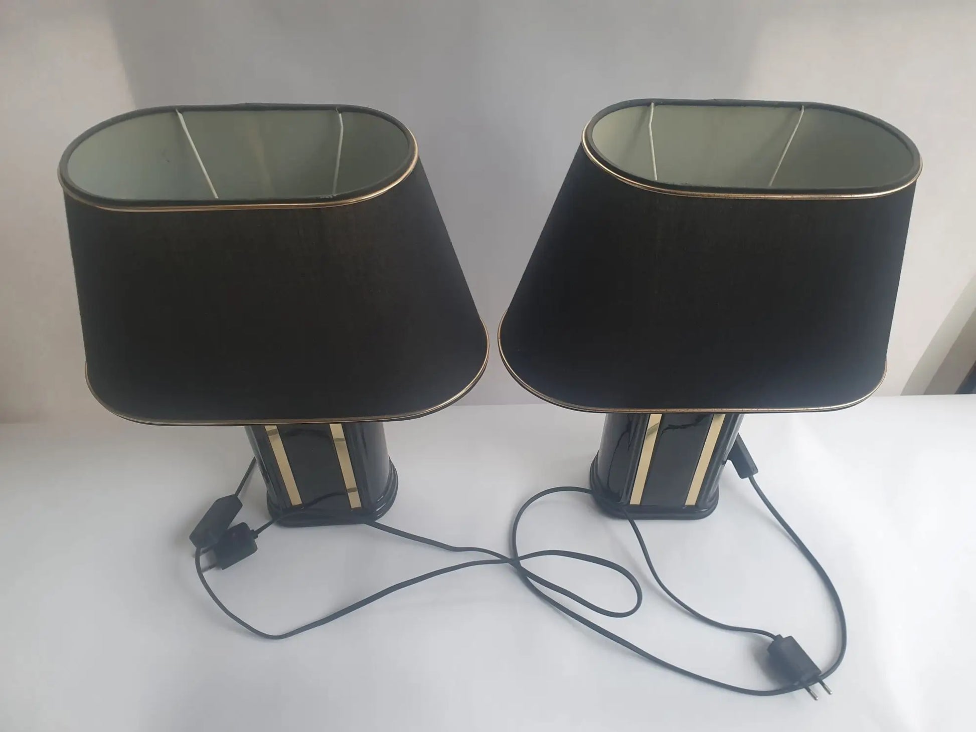 paire-lampes-table-pose-ceramique-noire-annees-70-cables-2