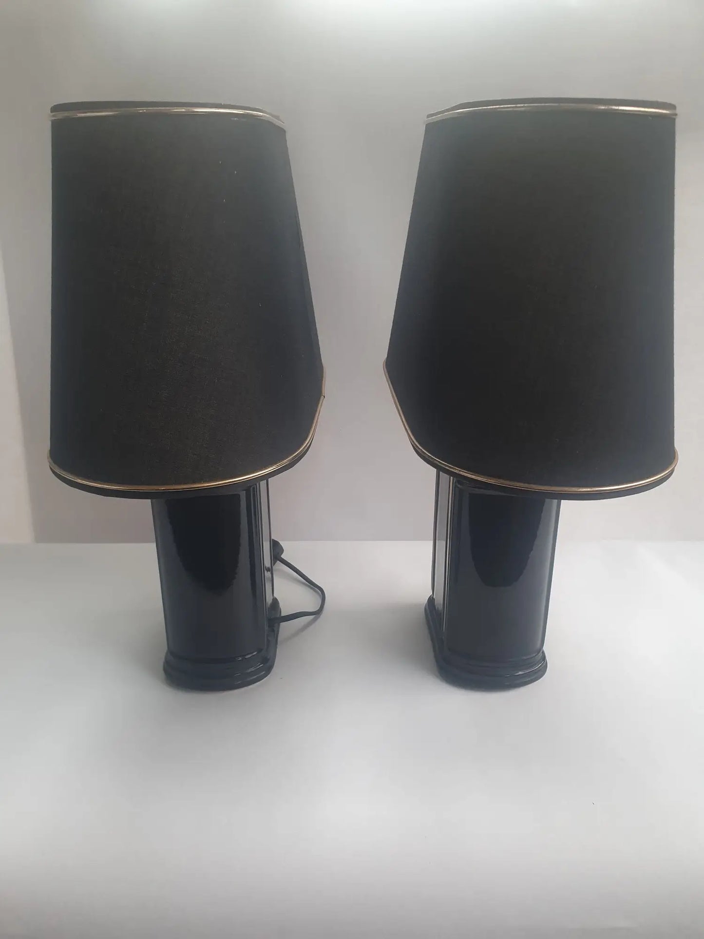 paire-lampes-table-pose-ceramique-noire-annees-70-cote