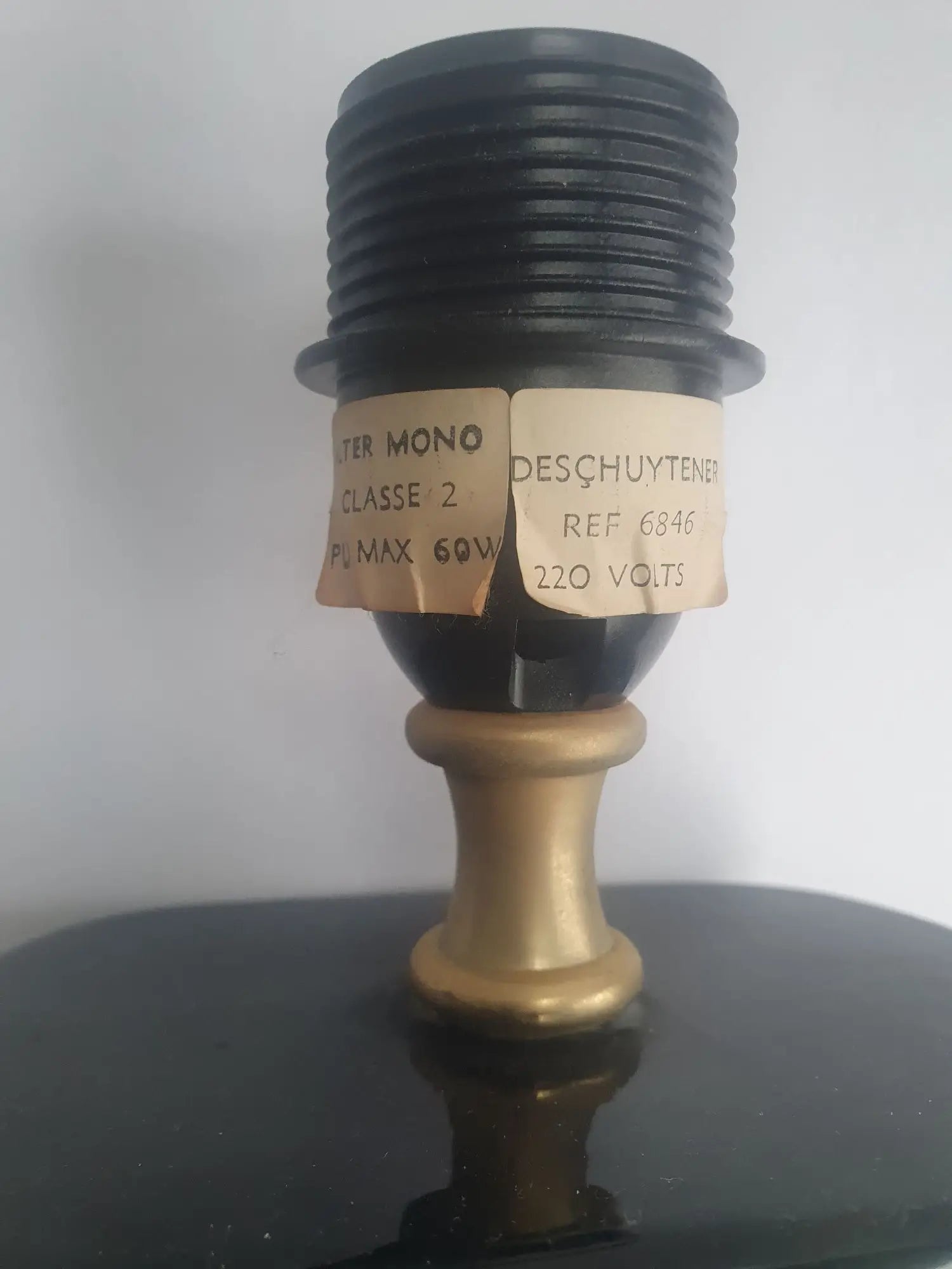 paire-lampes-table-pose-ceramique-noire-annees-70-detail-2