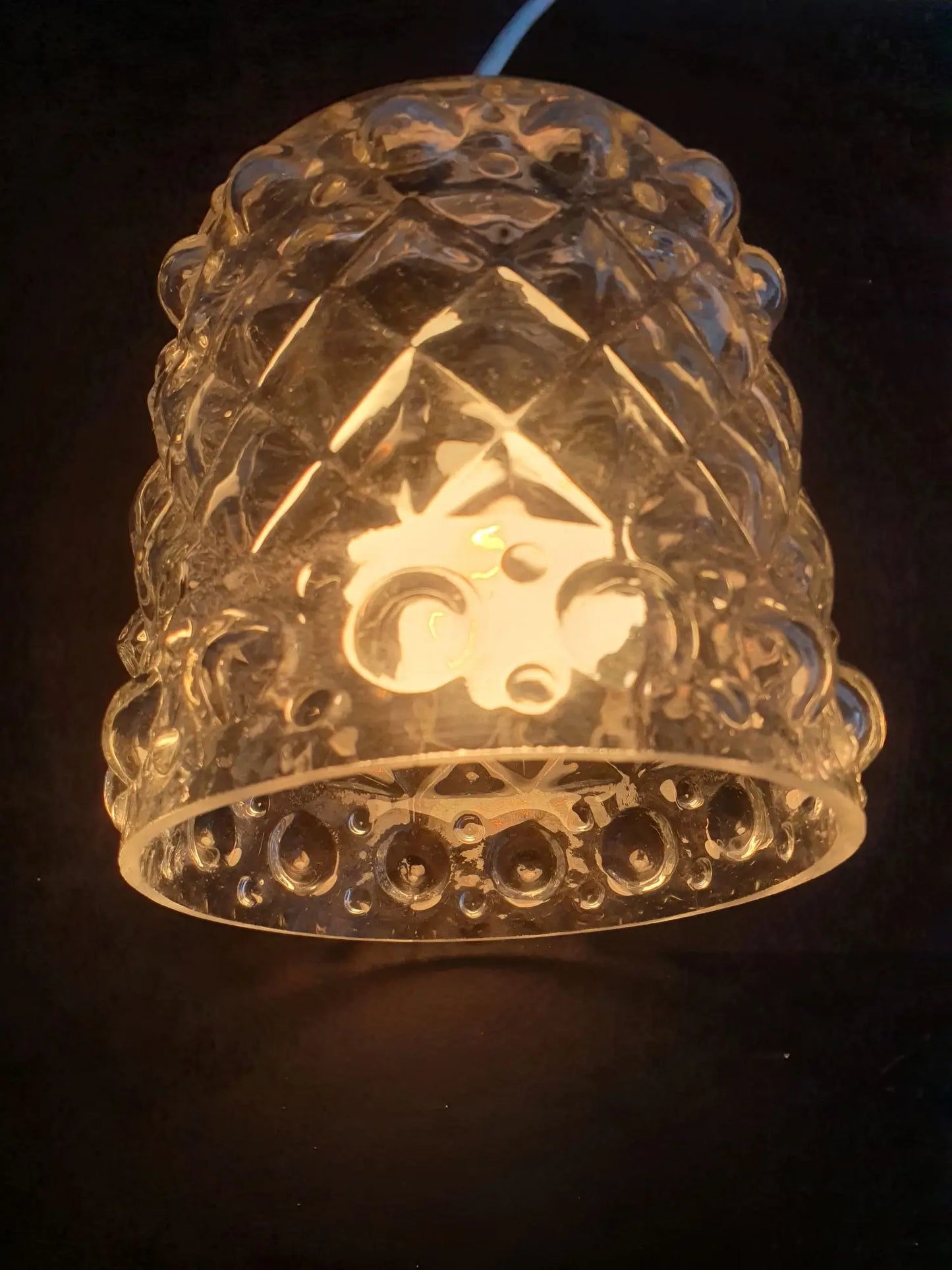 paire-suspensions-baladeuses-verre-vintage-annees70-allumee-3