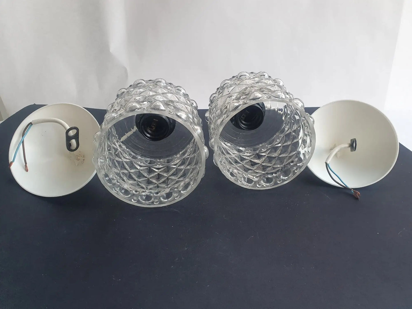 paire-suspensions-baladeuses-verre-vintage-annees70-dessous