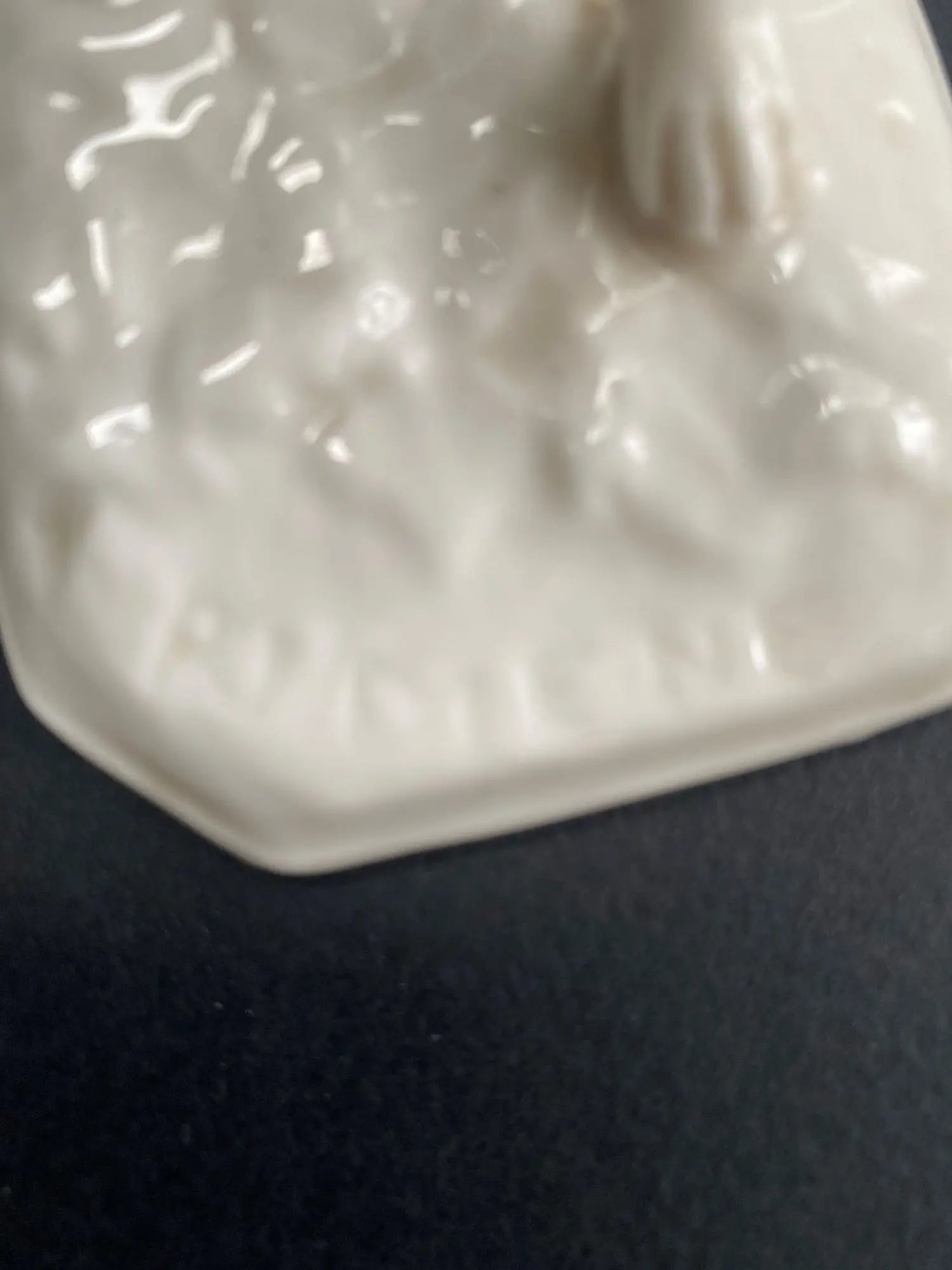 sculture-levier-porcelaine-nymphenburg-signe-pjmene-signature