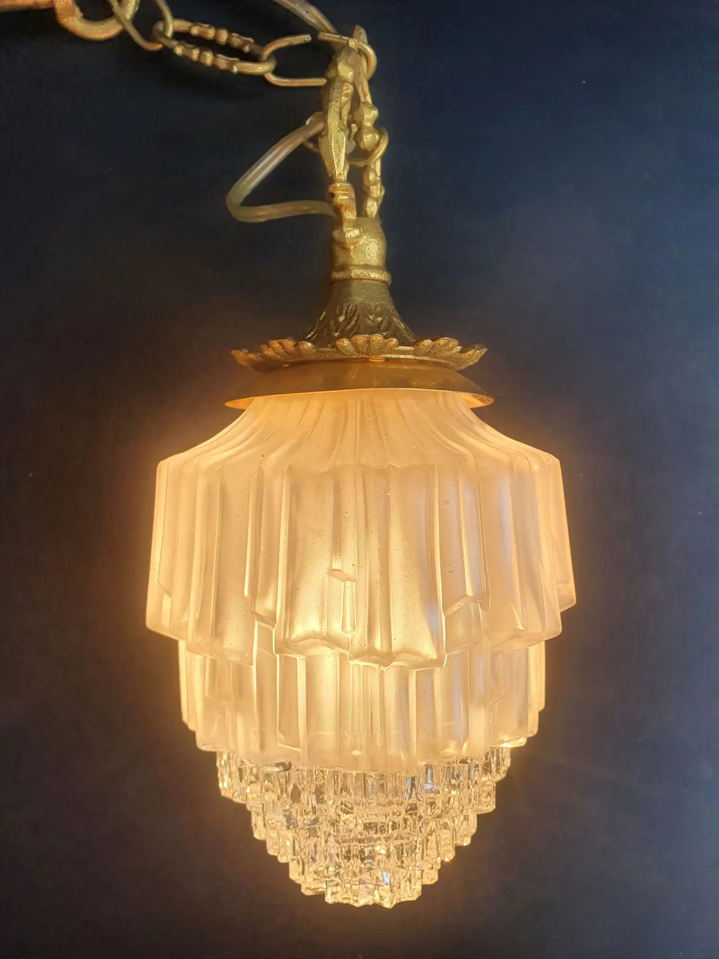 suspension-baladeuse-art-deco-skyscraper-ancienne-allumee-1