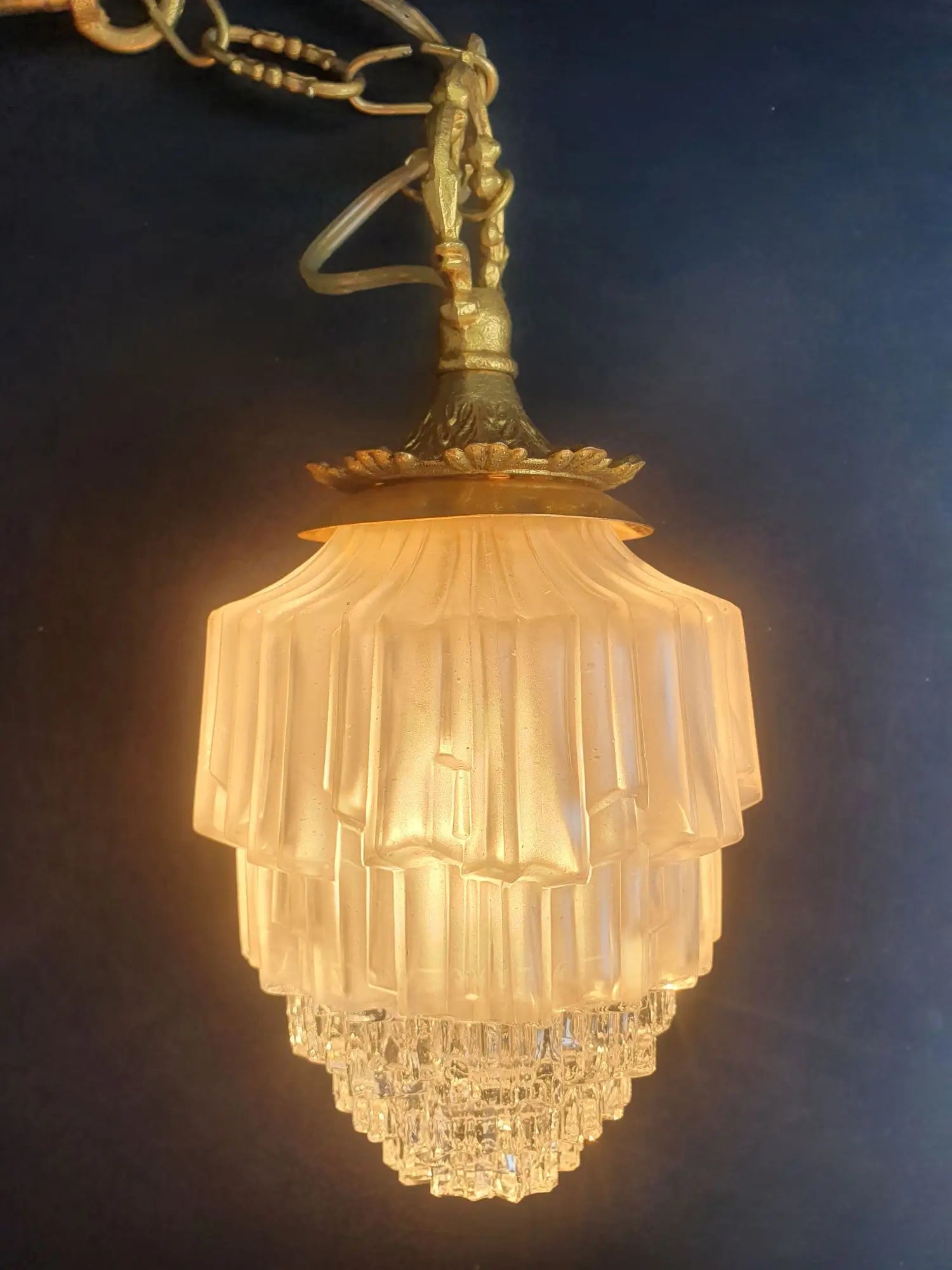 suspension-baladeuse-art-deco-skyscraper-ancienne-allumee-1