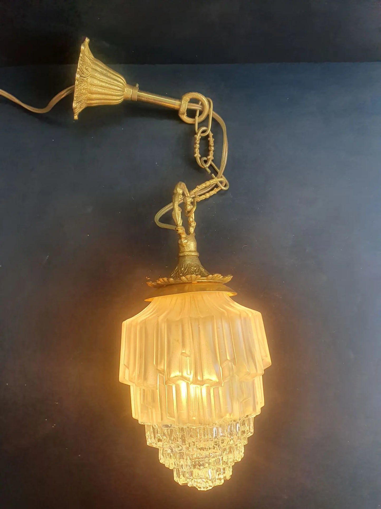 suspension-baladeuse-art-deco-skyscraper-ancienne-allumee-2