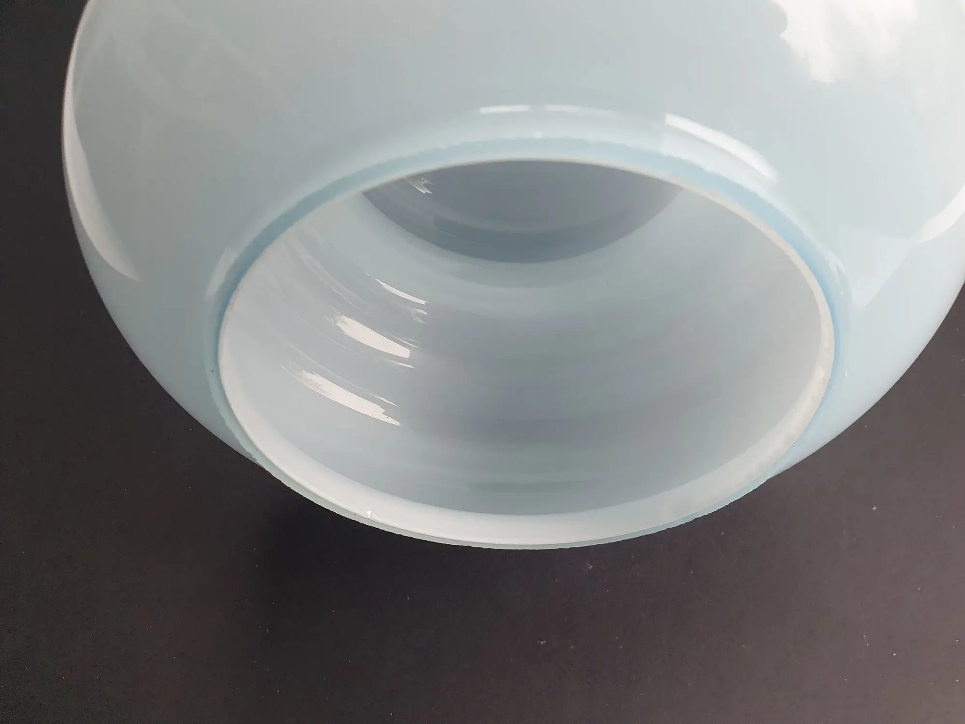 suspension-baladeuse-verre-opalin-bleu-vintage-detail-2