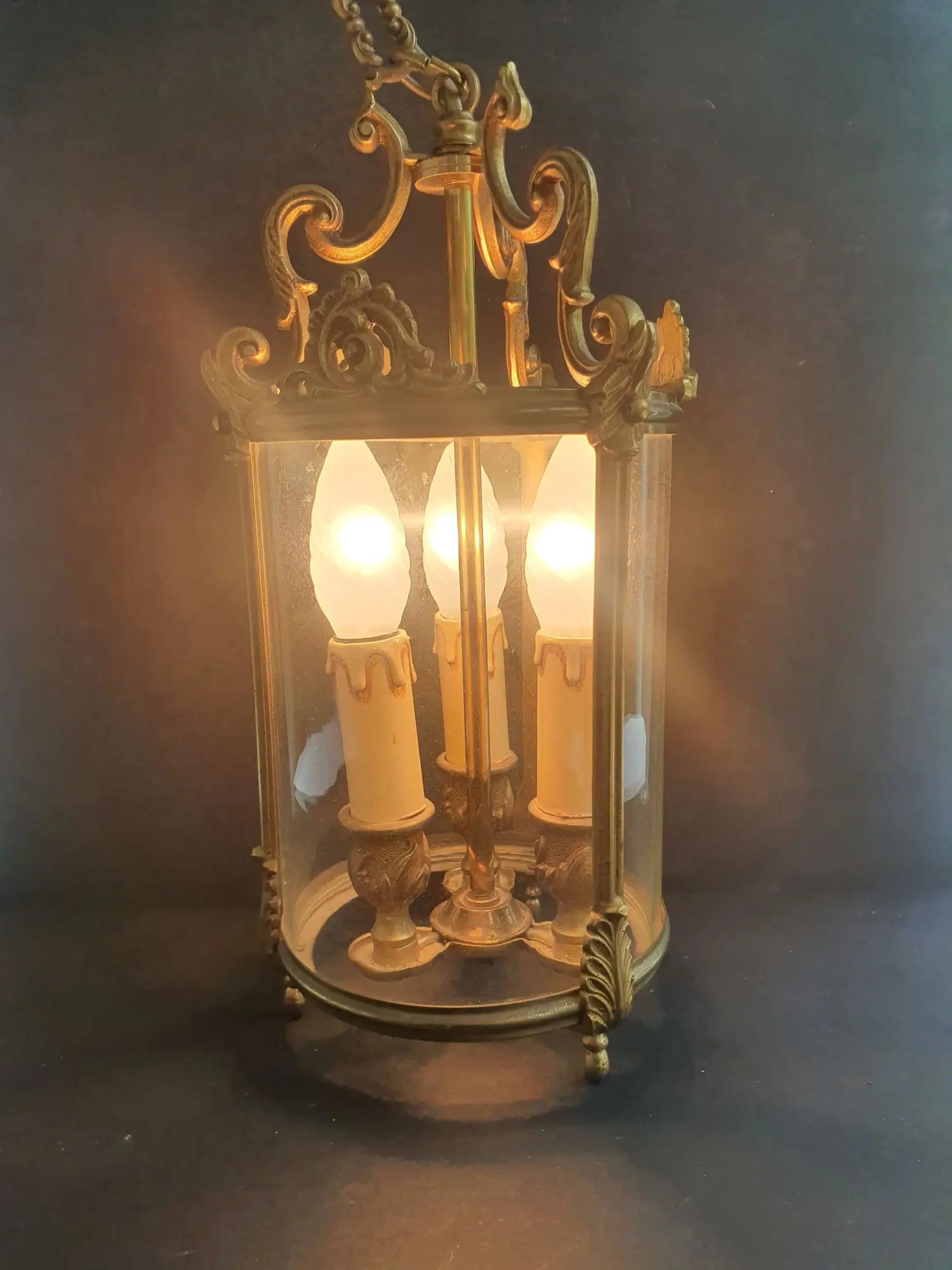 suspension-lanterne-bronze-verre-louise-xvi-vintage-ancienne-allumee-1